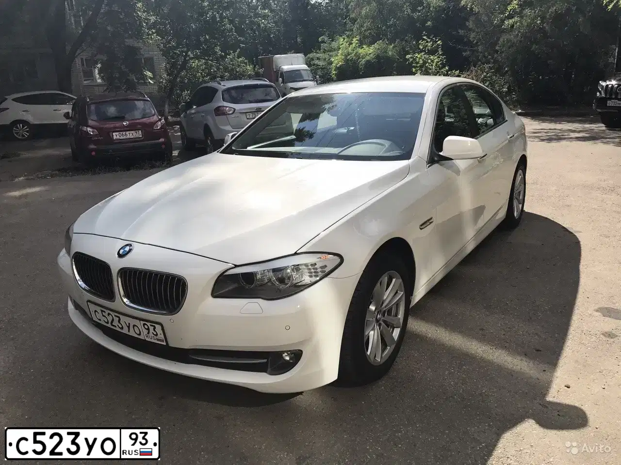 Фото автомобиля BMW SERIE 5, 2010 — госномер С523УО93. Цвет: Белый