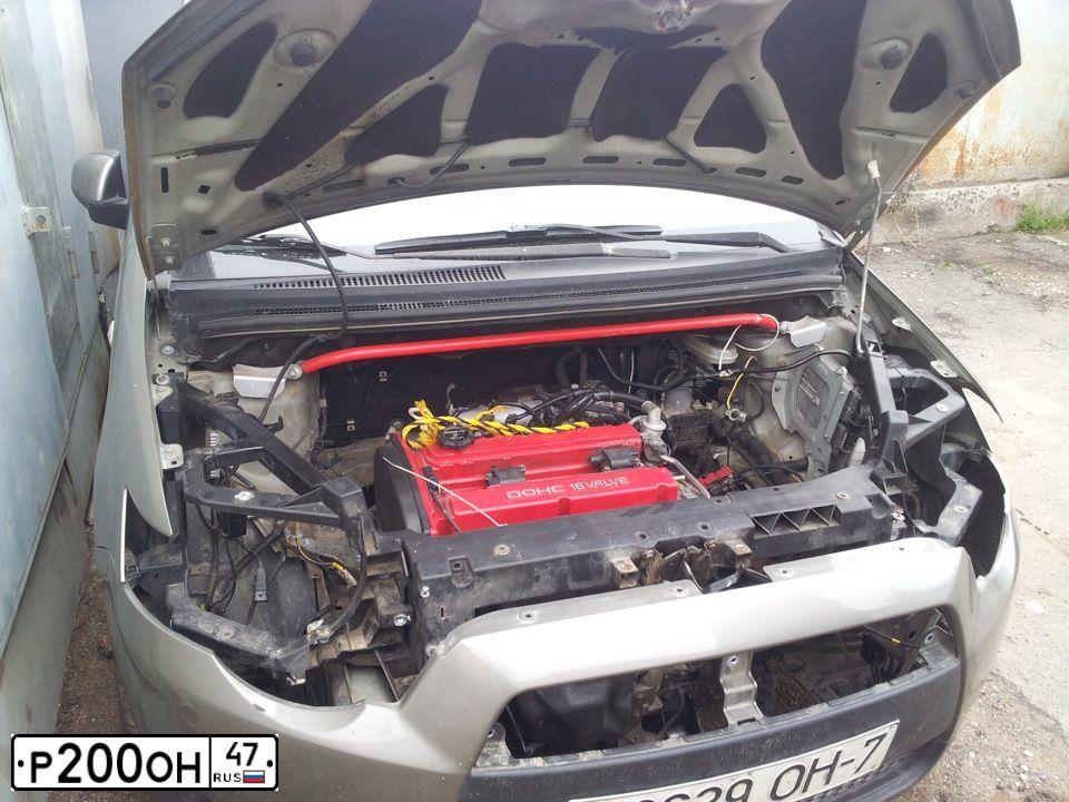 Фото автомобиля VOLKSWAGEN TOURAN, 2008 — госномер Р200ОН47. Цвет: ТЕМНО-СИНИЙ
