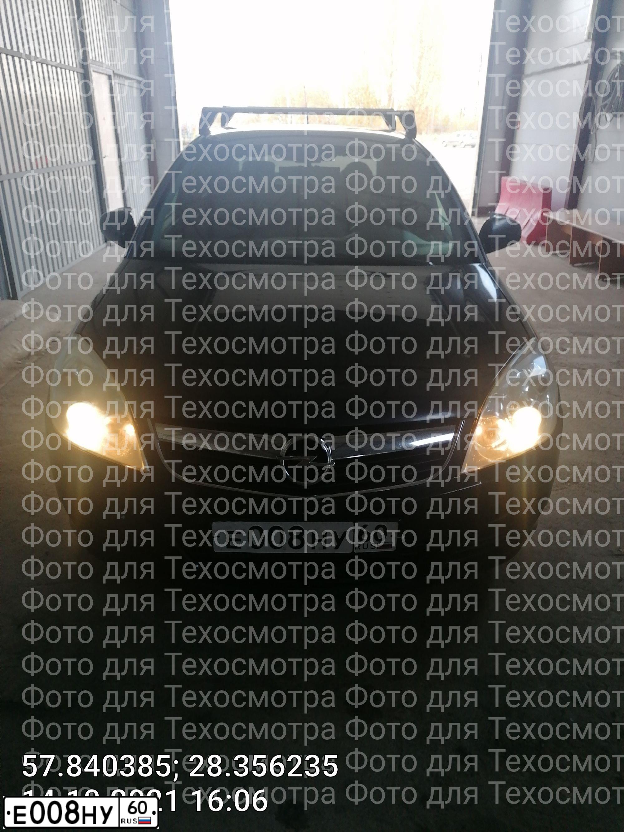 Фото автомобиля MITSUBISHI OUTLANDER, 2017 — госномер Е008НУ60. Цвет: Серый