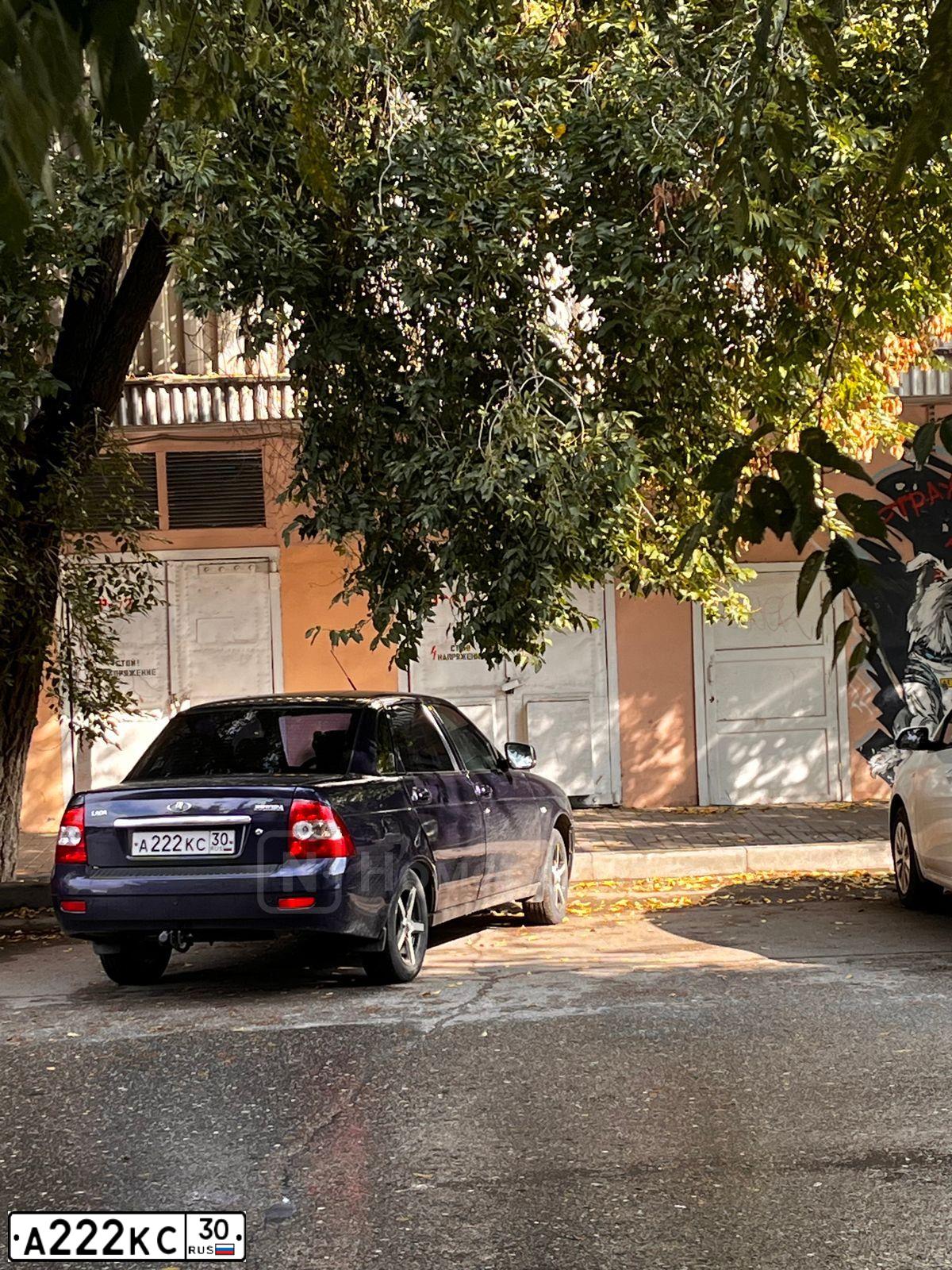Фото автомобиля LADA 217030 LADA PRIORA, 2013 — госномер Р279НО30. Цвет: ТЕМНО-ВИШНЕВЫЙ