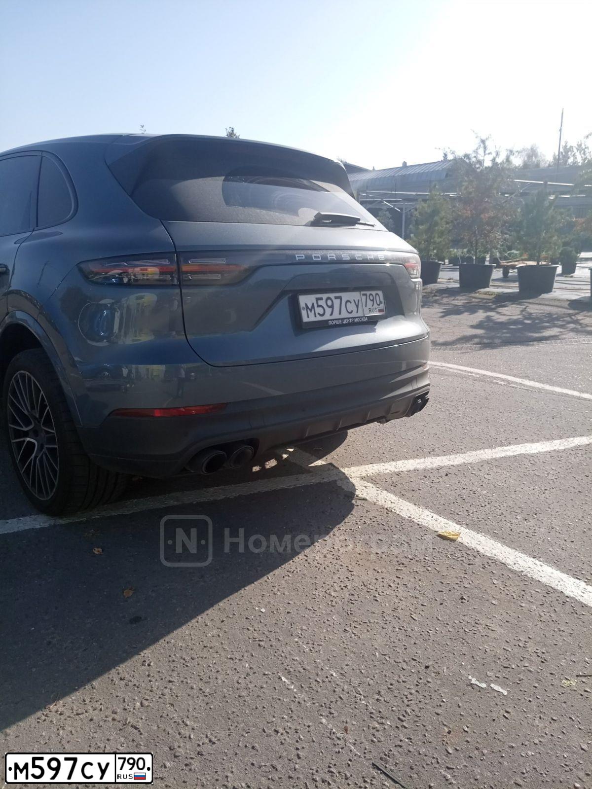 Фото автомобиля PORSCHE CAYENNE, 2020 — госномер М597СУ790. Цвет: голубой