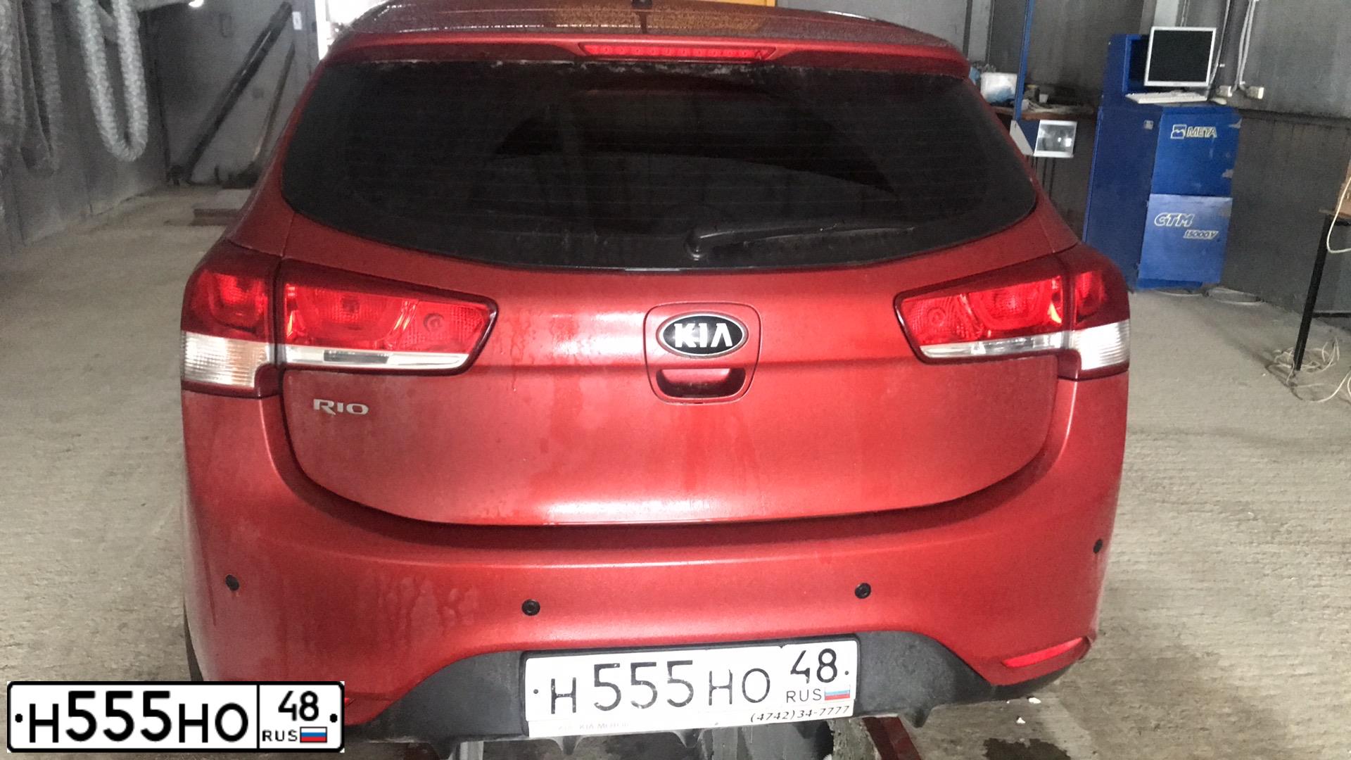 Фото автомобиля KIA RIO, 2016 — госномер Р187КВ48. Цвет: Красный