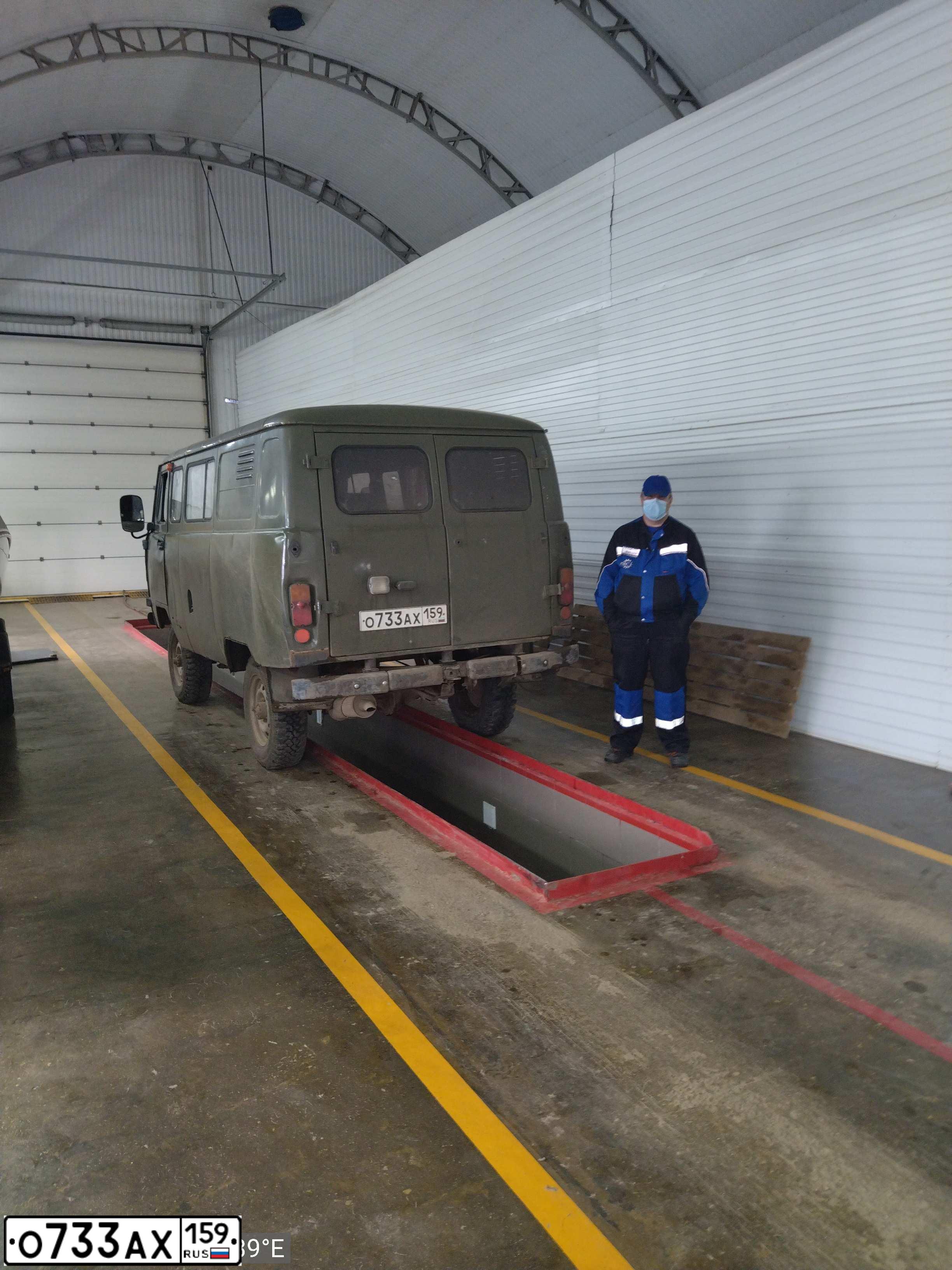 Фото автомобиля UAZ 3741, 2010 — госномер О733АХ159. Цвет: ЗАЩИТНЫЙ