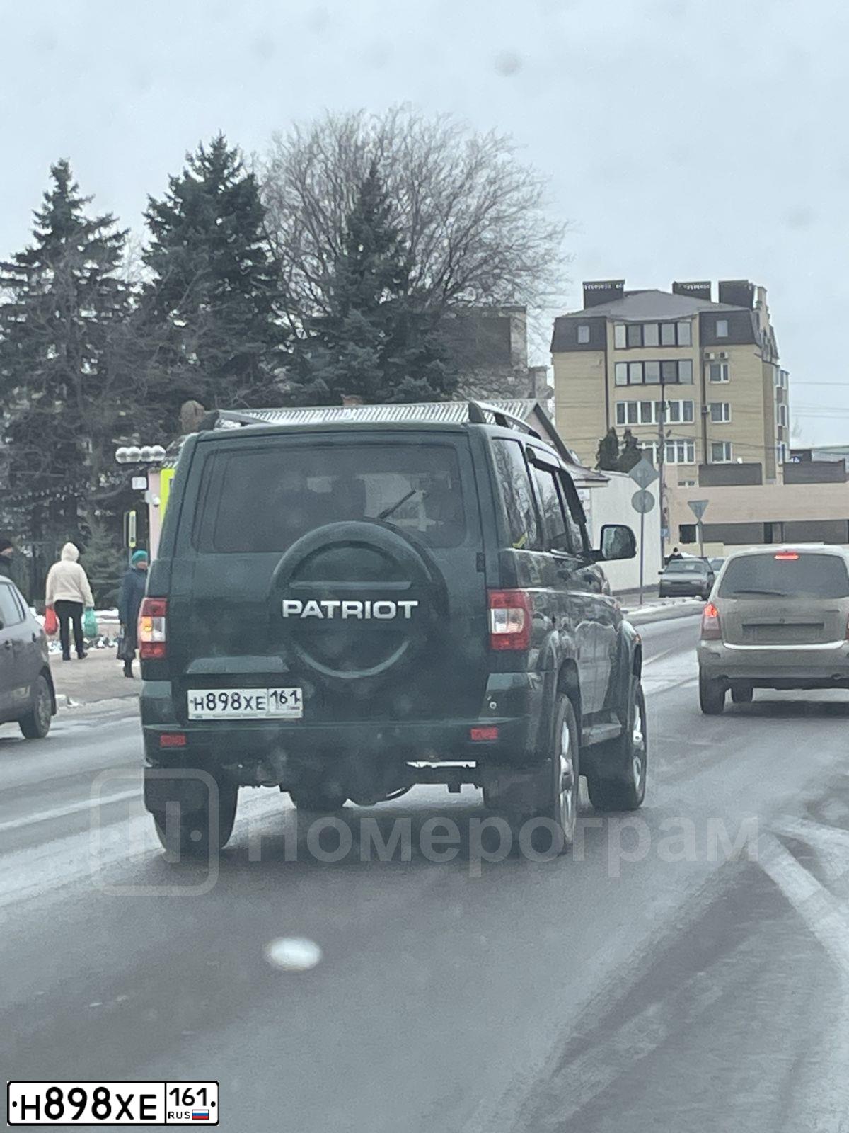 Фото автомобиля UAZ 3163 PATRIOT, 2016 — госномер Н898ХЕ161. Цвет: ТЕМ.ЗЕЛЕНЫЙ МЕТАЛЛИК