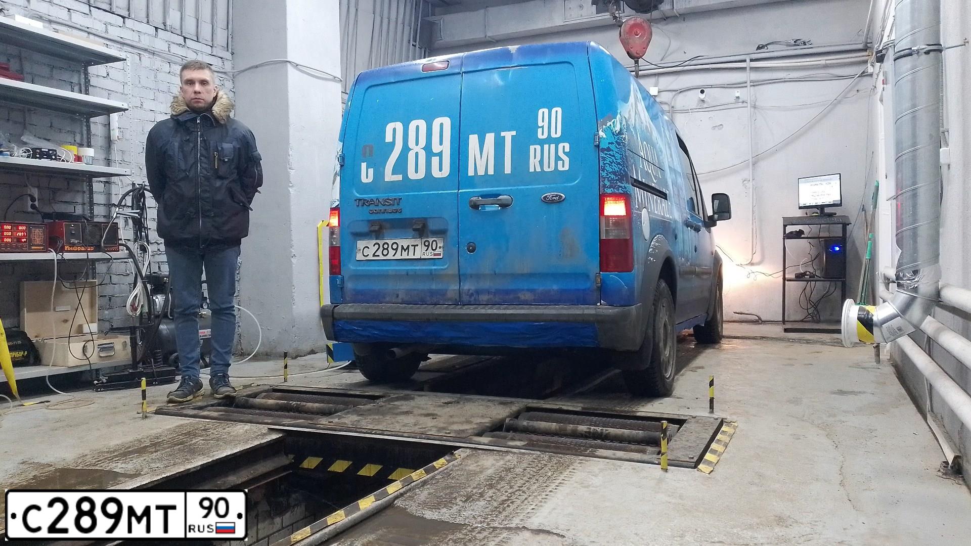 Фото автомобиля FORD TRANSIT, 2005 — госномер Е379ВТ797. Цвет: синий