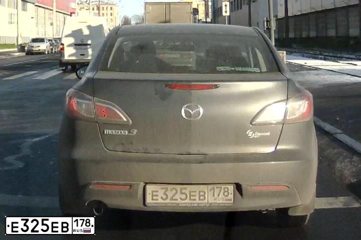 Фото автомобиля MAZDA 3, 2010 — госномер Е625УА198. Цвет: ТЕМНО-СЕРЫЙ