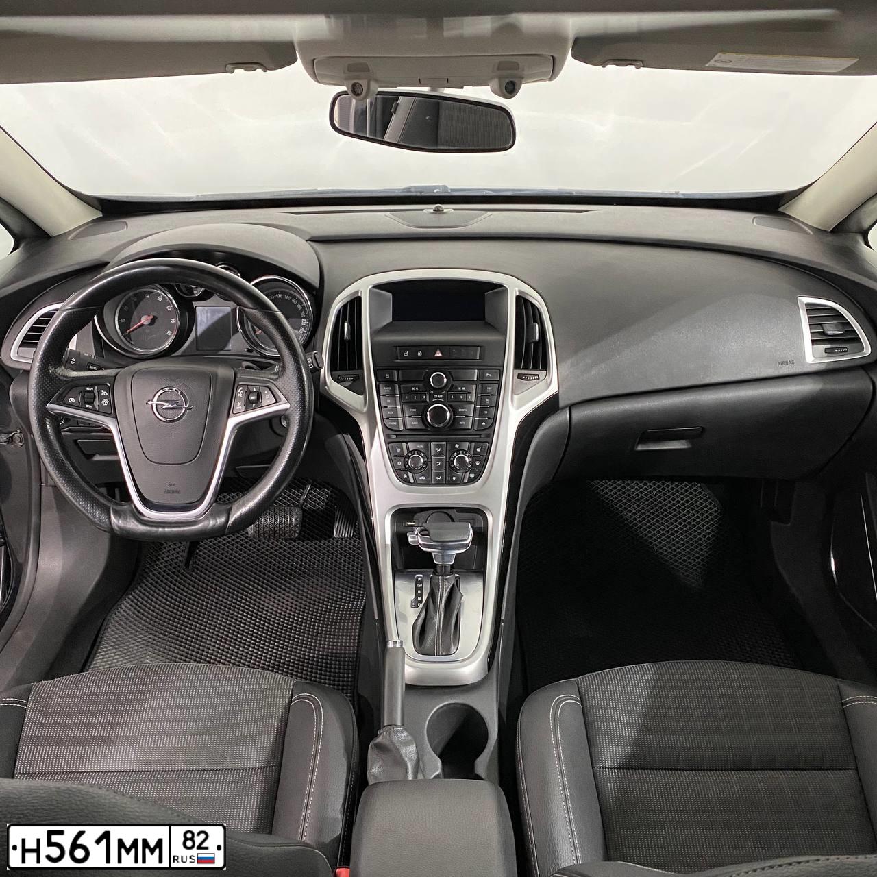 Фото автомобиля OPEL ASTRA, 2012 — госномер Е858ВЕ799. Цвет: ЧЕРНЫЙ