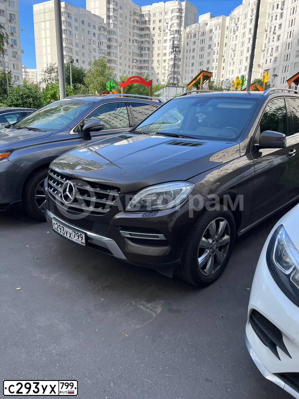 Фото автомобиля MERCEDES M-KLASSE, 2014 — госномер С293УХ799. Цвет: Коричневый