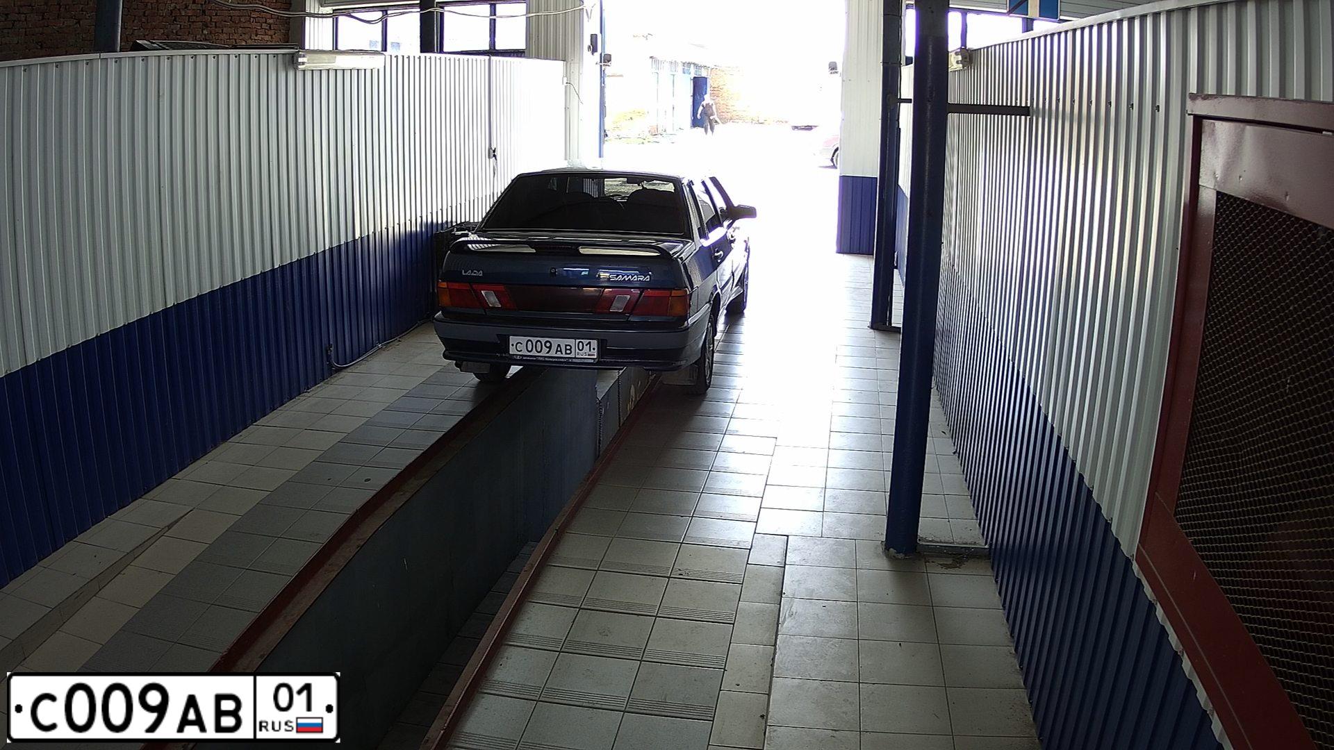 Фото автомобиля LADA 2115 SAMARA, 2007 — госномер Е222КХ01. Цвет: Серебристо темно синий