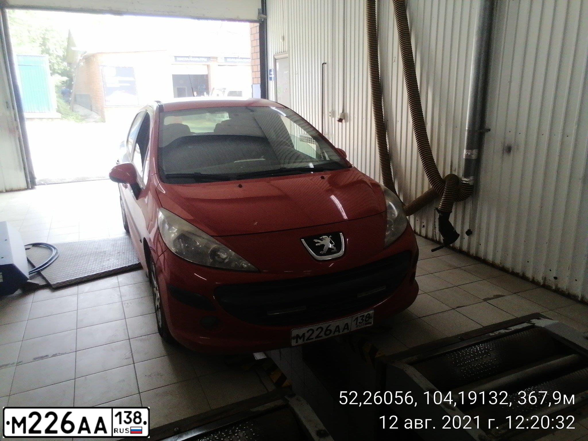 Фото автомобиля PEUGEOT 207, 2009 — госномер М226АА138. Цвет: КРАСНЫЙ