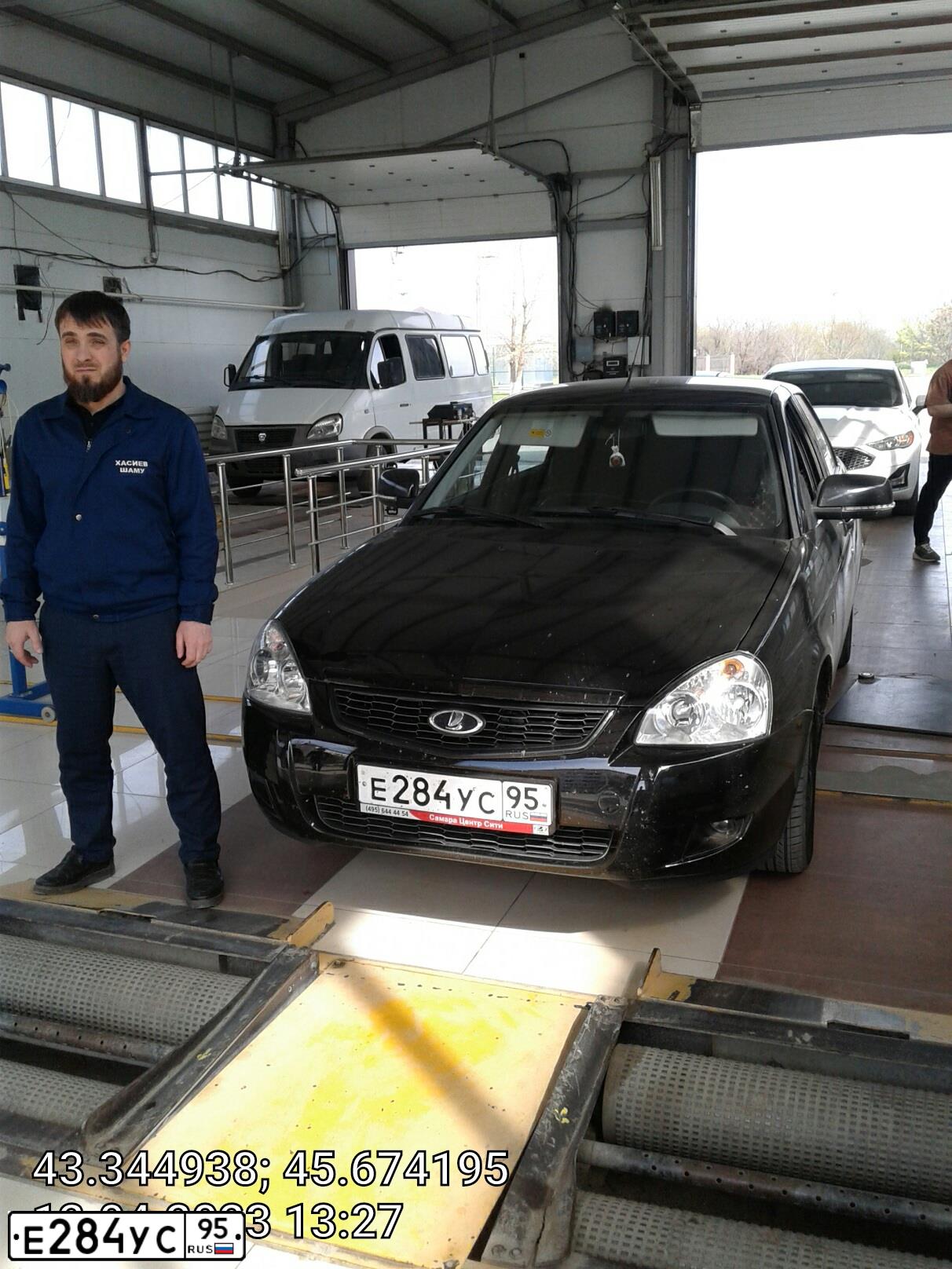 Фото автомобиля LADA 2170 PRIORA, 2012 — госномер В777УУ52. Цвет: СИНЕ-ЧЕРНЫЙ