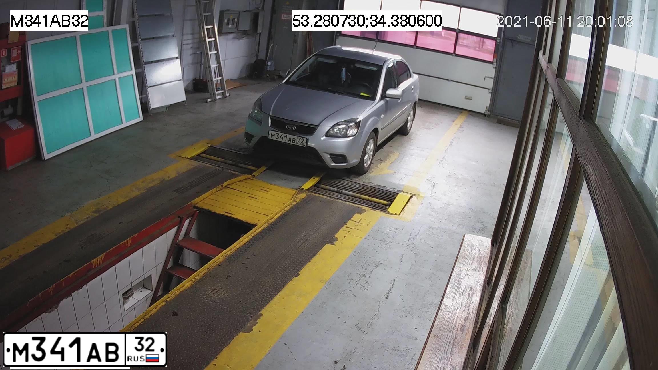 Фото автомобиля KIA RIO, 2011 — госномер М341АВ32. Цвет: СЕРЕБРИСТЫЙ