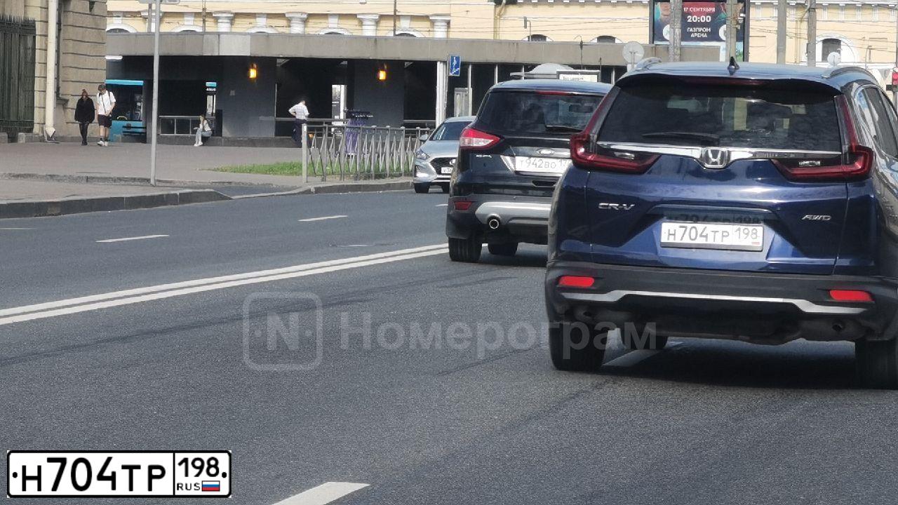 Фото автомобиля HONDA CR-V, 2021 — госномер Н704ТР198. Цвет: синий