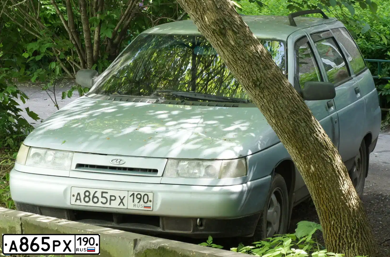 Фото автомобиля LADA 2111, 2002 — госномер А865РХ190. Цвет: СЕРЕБРИСТО-ГОЛУБОЙ