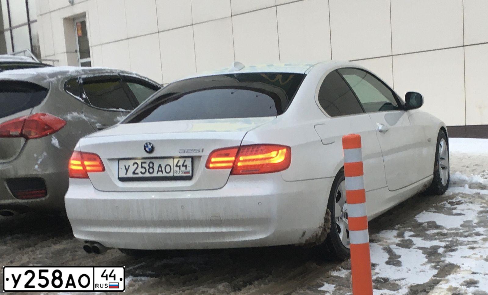 Фото автомобиля BMW SERIE 3, 2010 — госномер А096СУ790. Цвет: Белый