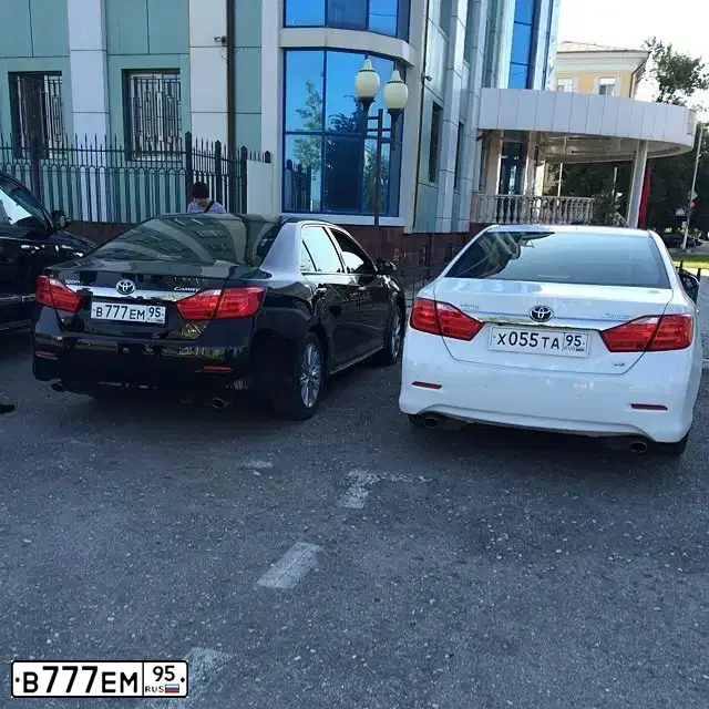 Фото автомобиля TOYOTA CAMRY, 2012 — госномер В777ЕМ95. Цвет: ЧЕРНЫЙ МЕТАЛЛИК
