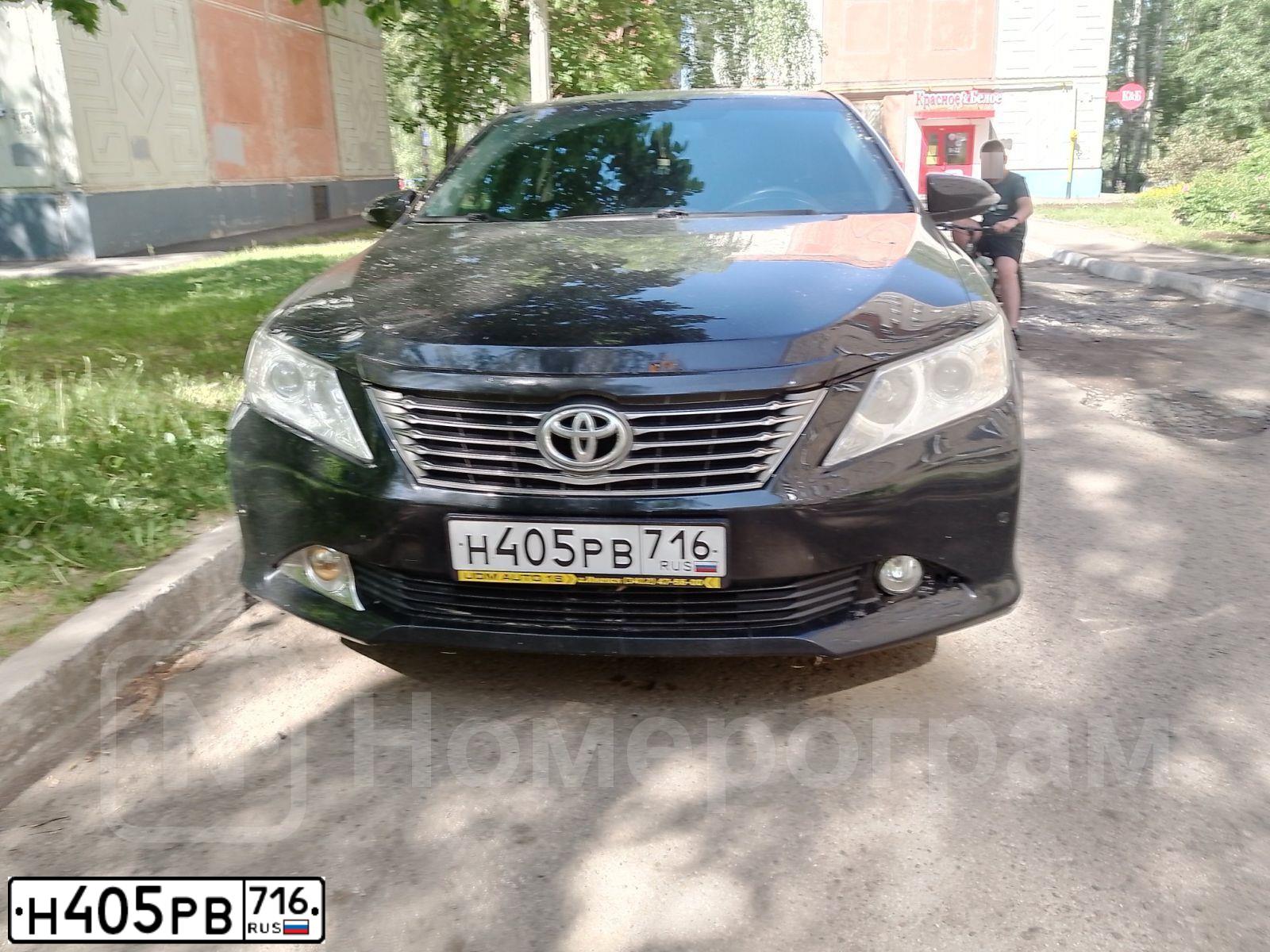 Фото автомобиля TOYOTA CAMRY, 2012 — госномер Н405РВ716. Цвет: ЧЕРНЫЙ МЕТ.
