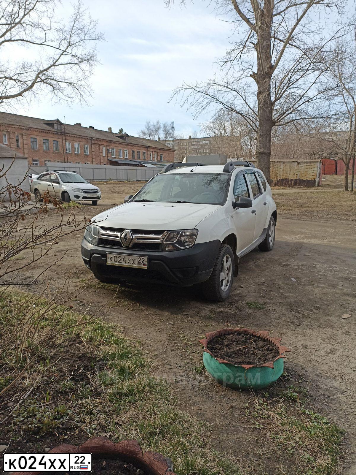 Фото автомобиля RENAULT DUSTER, 2016 — госномер К024ХХ22. Цвет: Белый