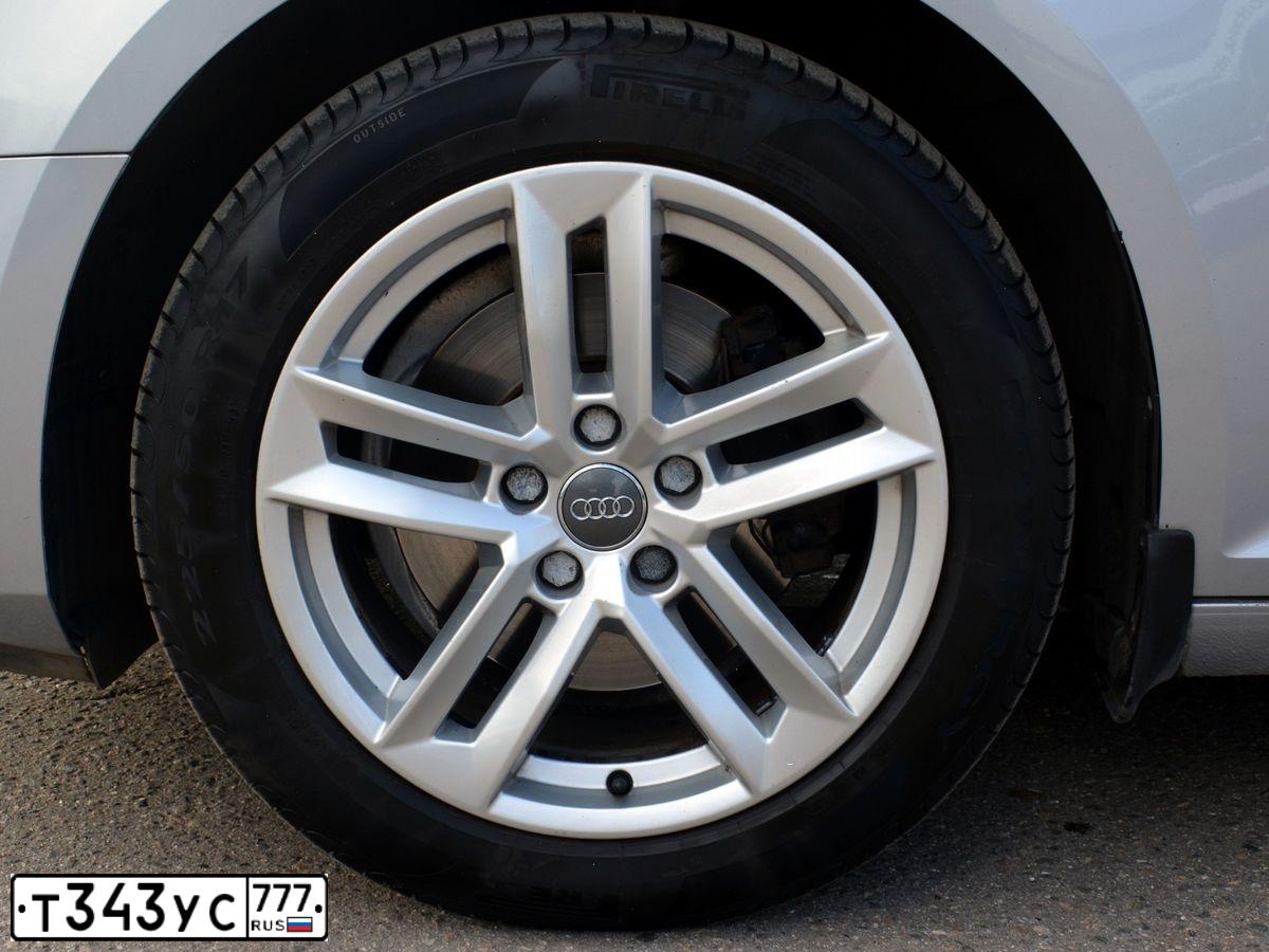 Фото автомобиля AUDI A4, 2017 — госномер Т343УС777. Цвет: Серебристый