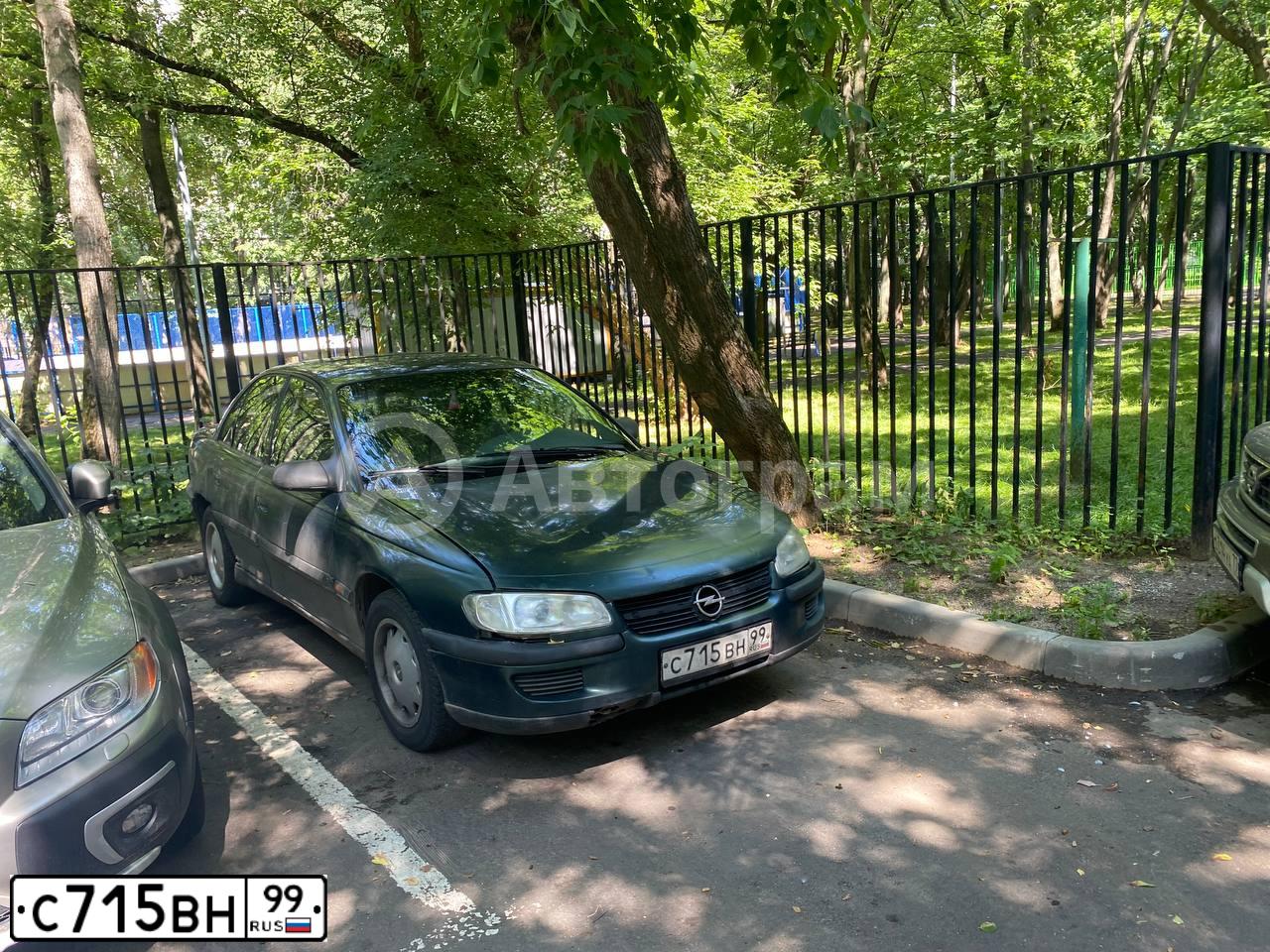 Фото автомобиля OPEL OMEGA, 1995 — госномер С715ВН99. Цвет: ЗЕЛЕНЫЙ
