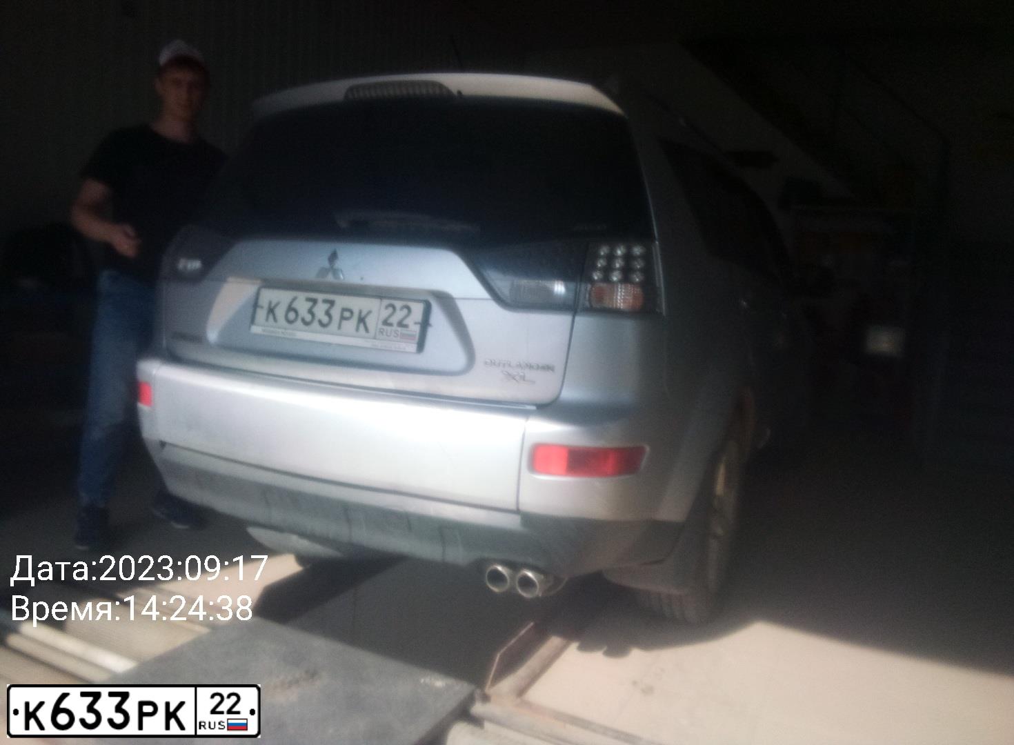 Фото автомобиля MITSUBISHI OUTLANDER, 2008 — госномер К633РК22. Цвет: СЕРЕБРИСТЫЙ