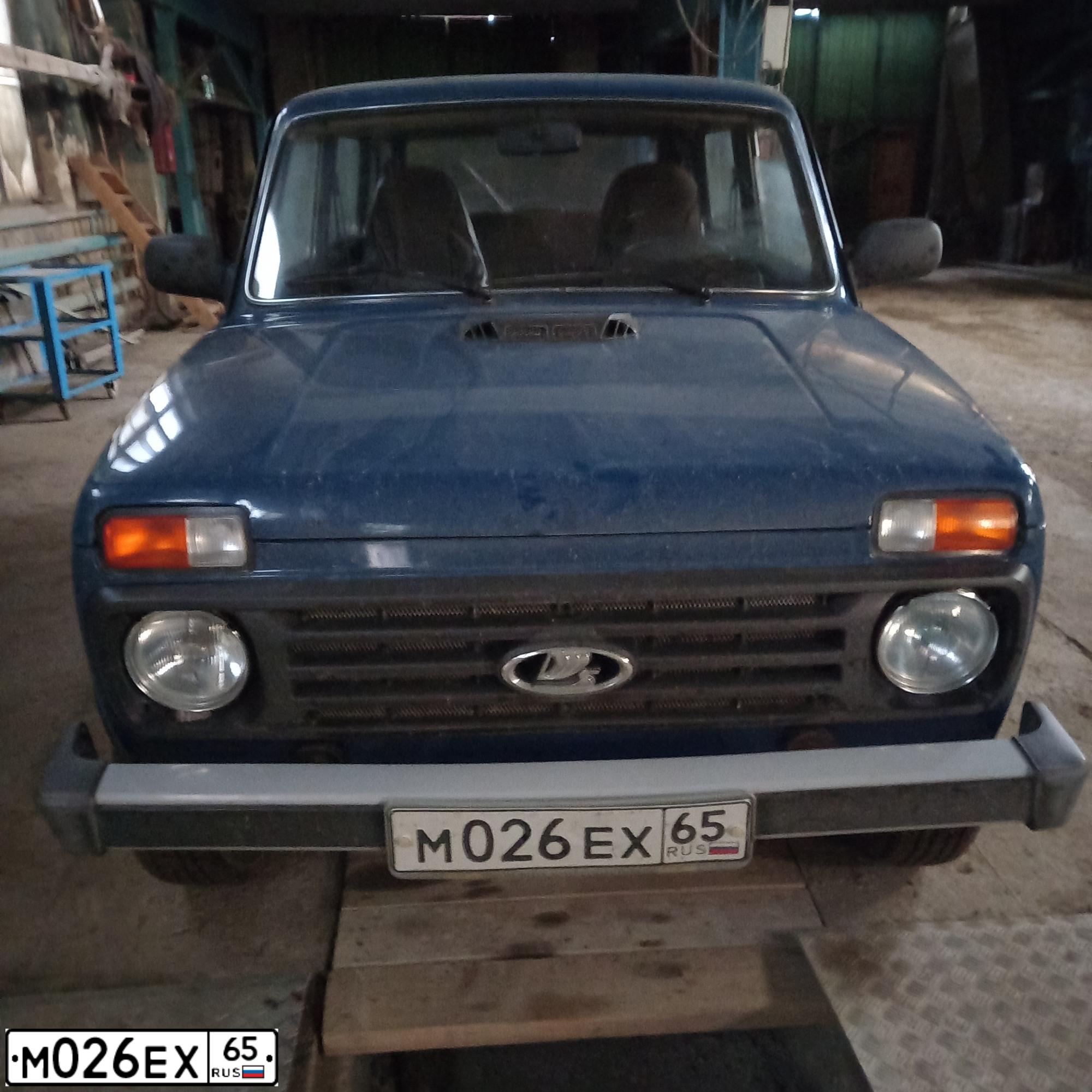 Фото автомобиля LADA 2121 NIVA, 2010 — госномер М026ЕХ65. Цвет: СИНЕ-ЗЕЛЕНЫЙ