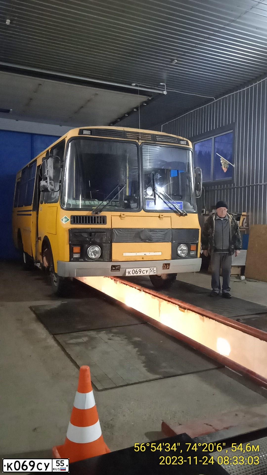 Фото автомобиля PAZ 3205, 2004 — госномер К069СУ55. Цвет: ЖЕЛТЫЙ