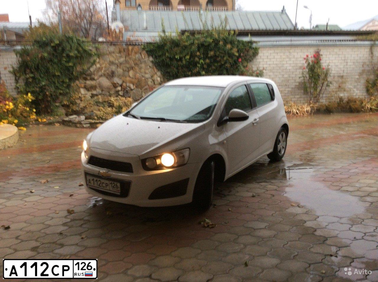 Фото автомобиля CHEVROLET AVEO, 2012 — госномер А112СР126. Цвет: Белый