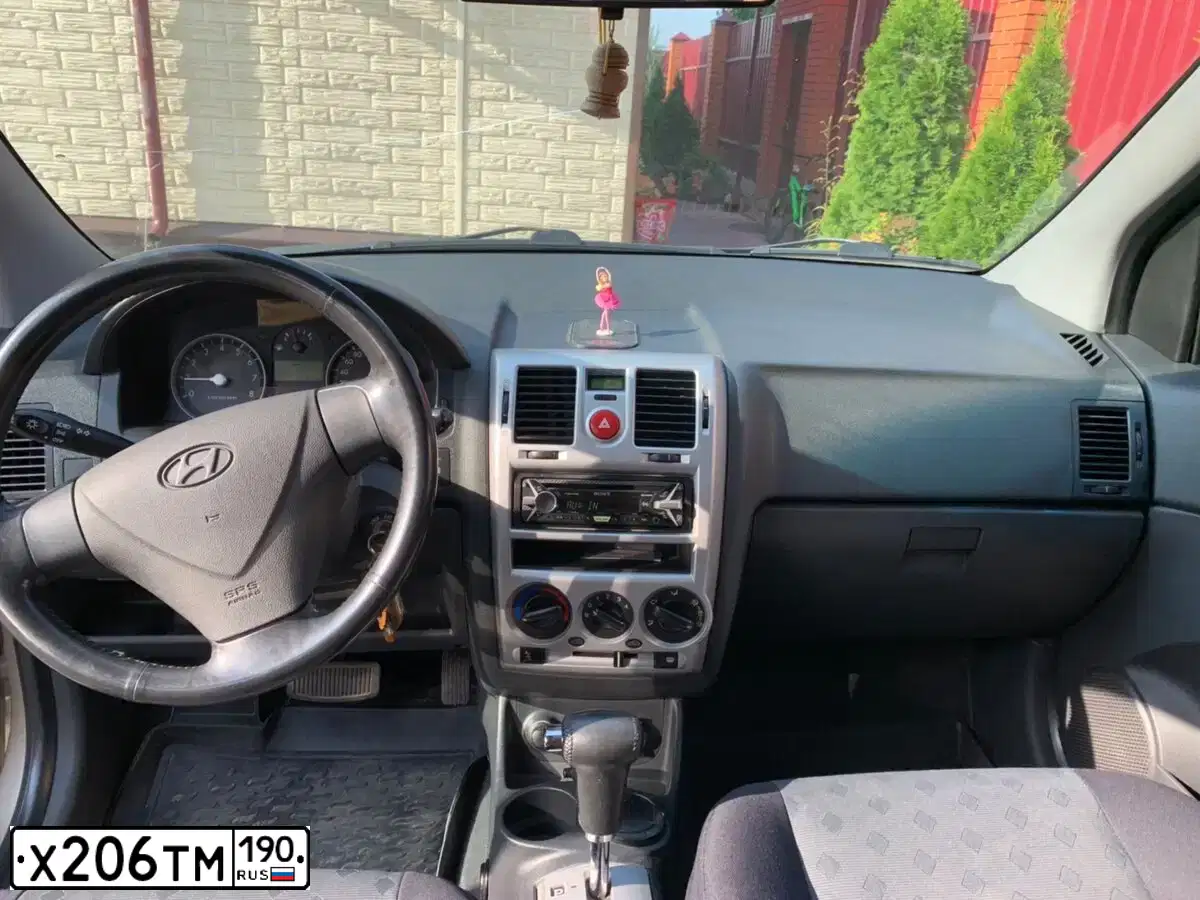 Фото автомобиля HYUNDAI GETZ, 2007 — госномер Х206ТМ190. Цвет: БЕЖЕВЫЙ
