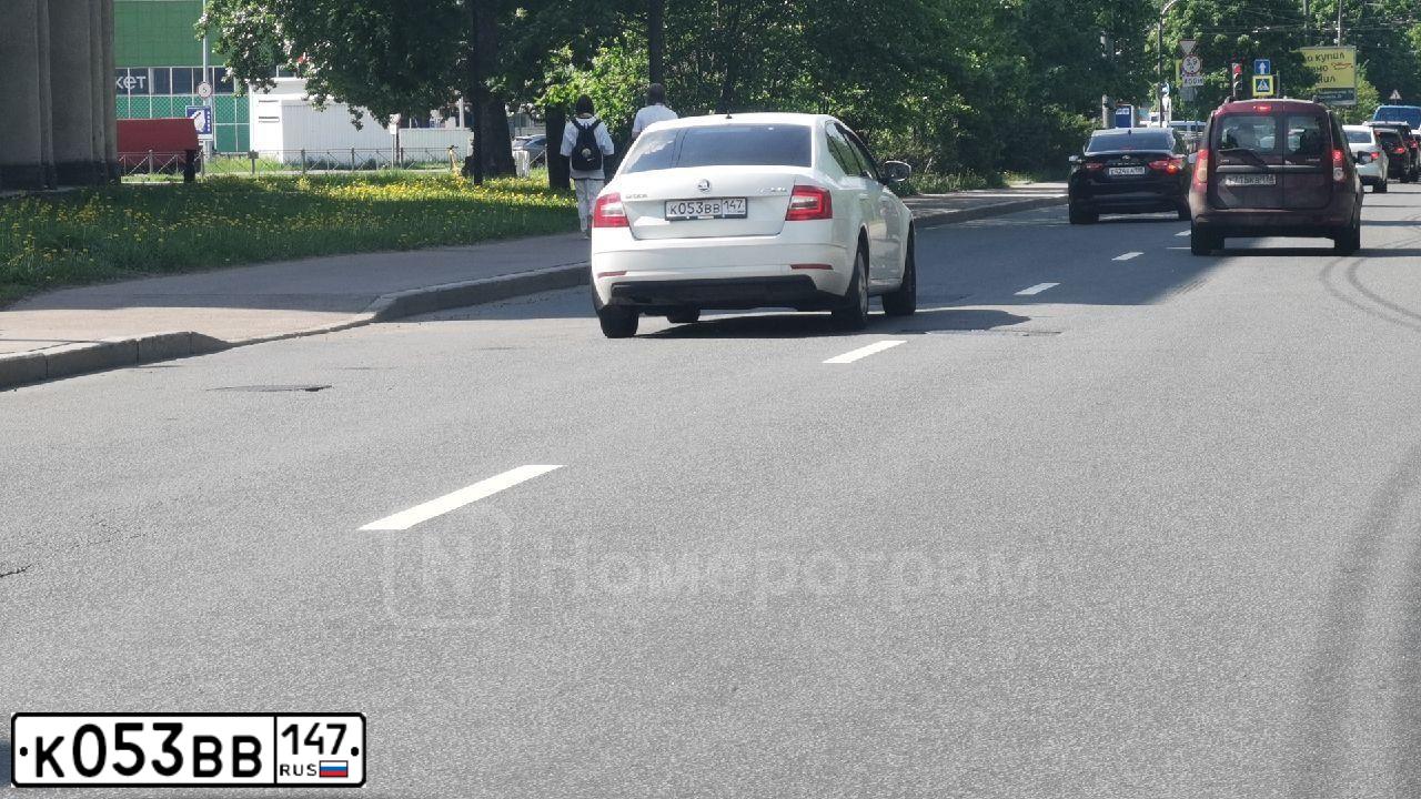 Фото автомобиля SKODA OCTAVIA, 2018 — госномер Р760ОК790. Цвет: БЕЛЫЙ ЖЕЛТЫЙ СЕРЫЙ