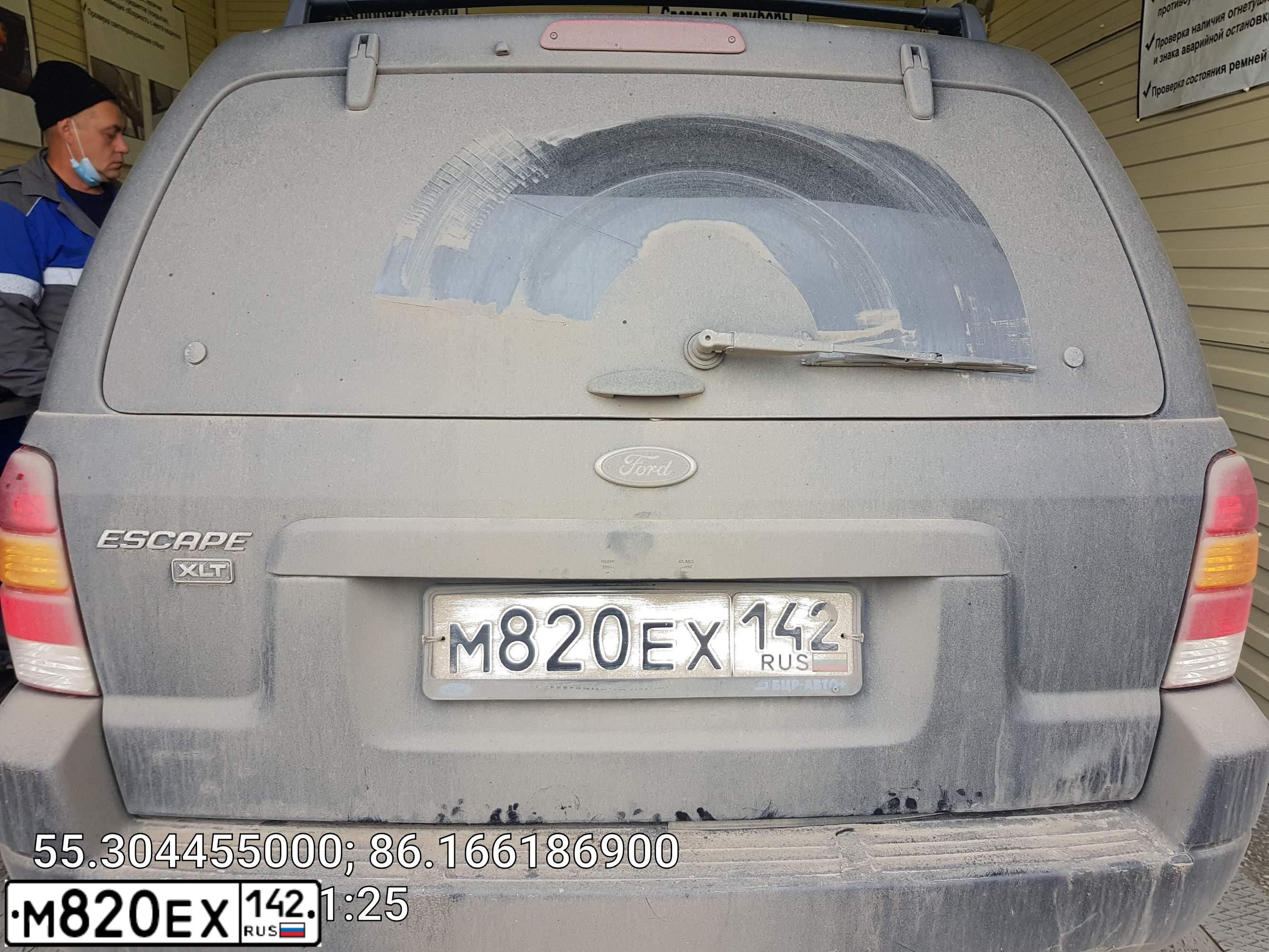 Фото автомобиля FORD ESCAPE, 2002 — госномер М820ЕХ142. Цвет: ЧЕРНЫЙ