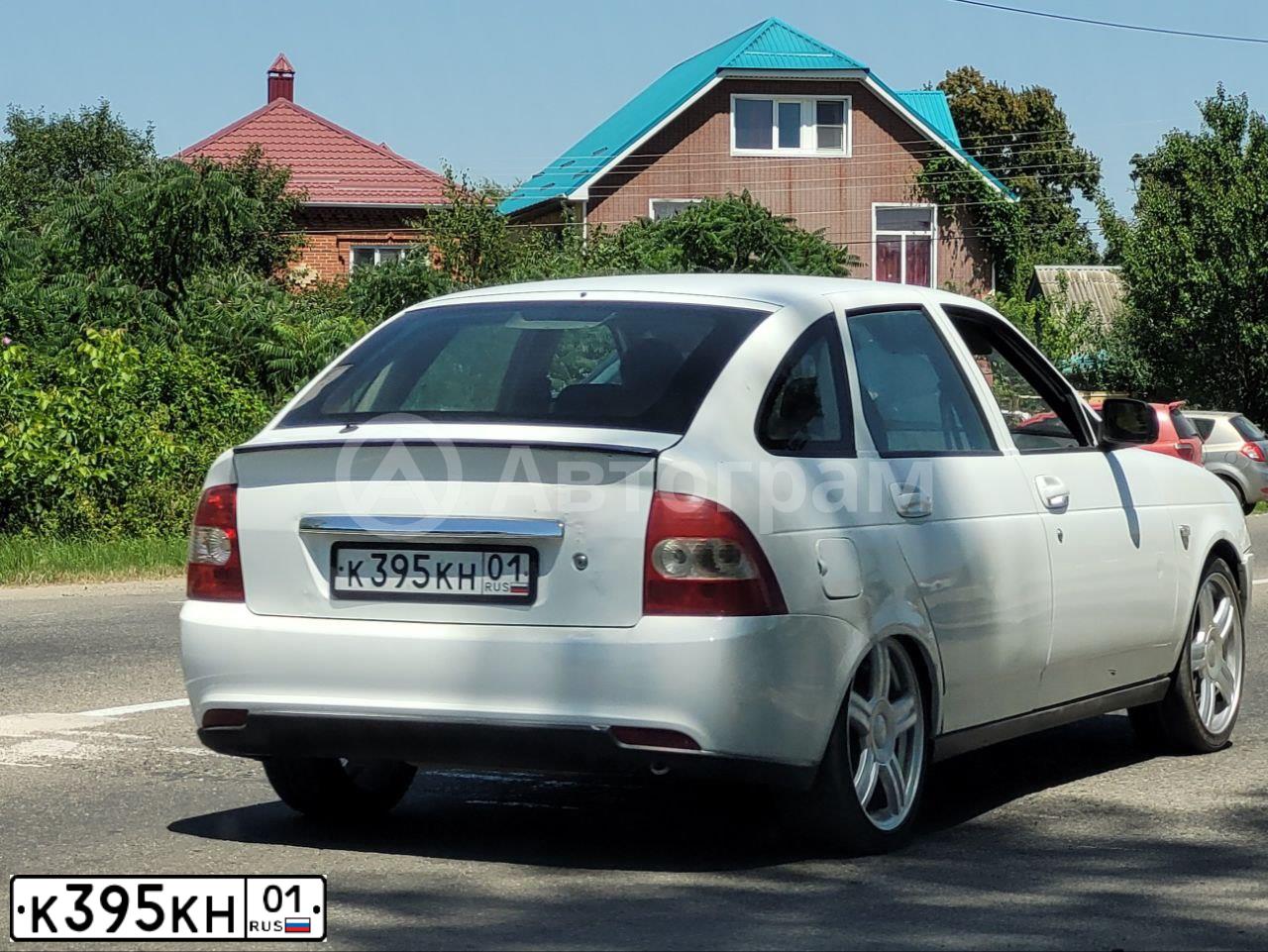 Фото автомобиля LADA 2172 PRIORA, 2010 — госномер К395КН01. Цвет: Белый