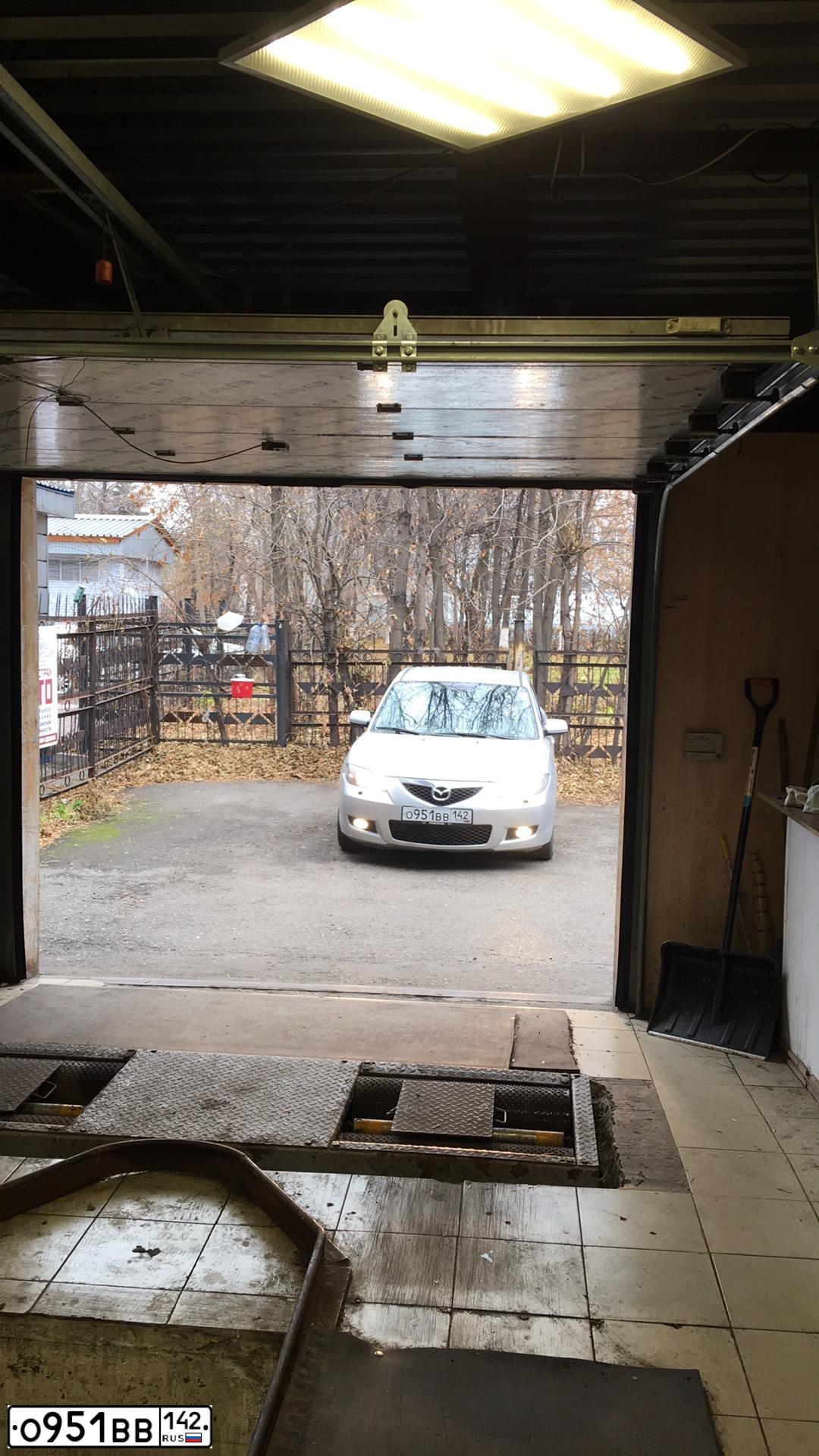 Фото автомобиля MAZDA 3, 2007 — госномер О951ВВ142. Цвет: СЕРЕБРИСТЫЙ