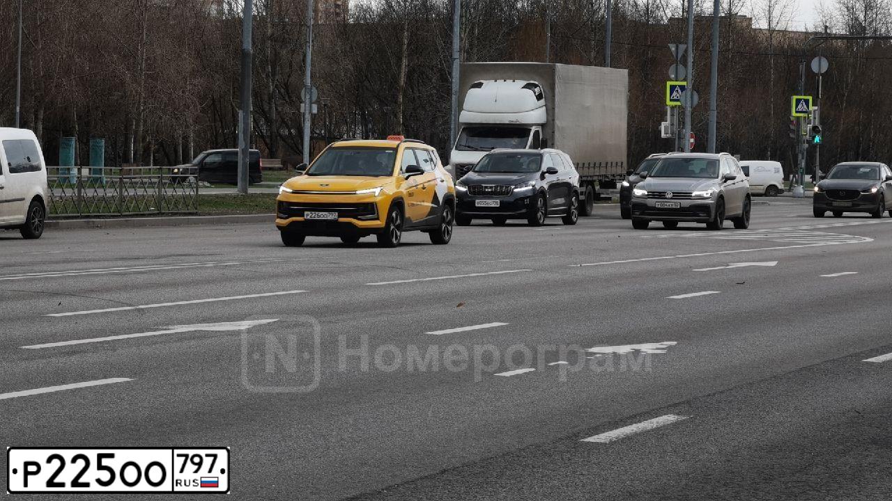 Фото автомобиля VOLKSWAGEN TIGUAN, 2009 — госномер Р225ОО797. Цвет: Серебристый