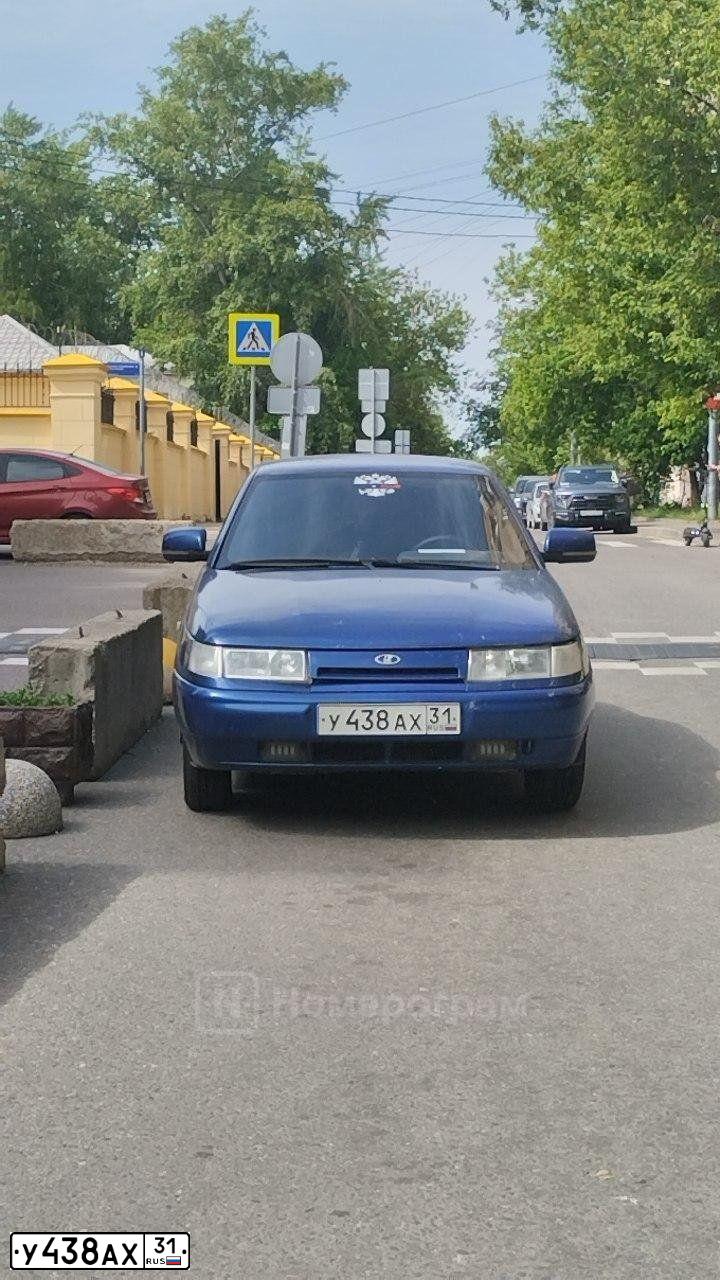 Фото автомобиля LADA 2110, 2003 — госномер У438АХ31. Цвет: СЕРЕБРИСТО-ЯРКО-СИНИЙ