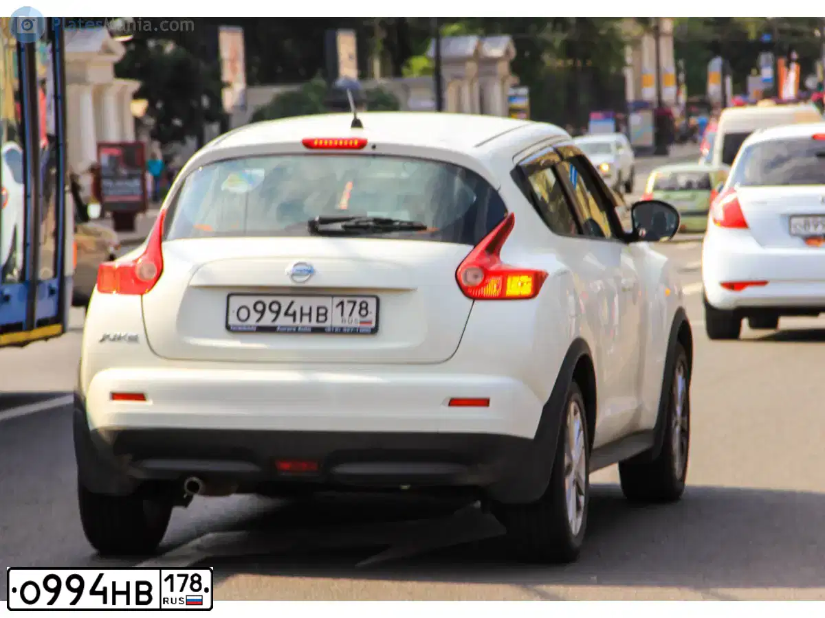 Фото автомобиля NISSAN JUKE, 2013 — госномер О994НВ178. Цвет: Белый