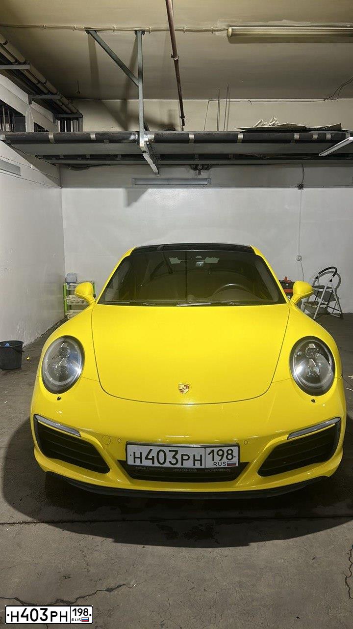 Фото автомобиля PORSCHE 911 CARRERA, 2016 — госномер Н403РН198. Цвет: ЖЕЛТЫЙ