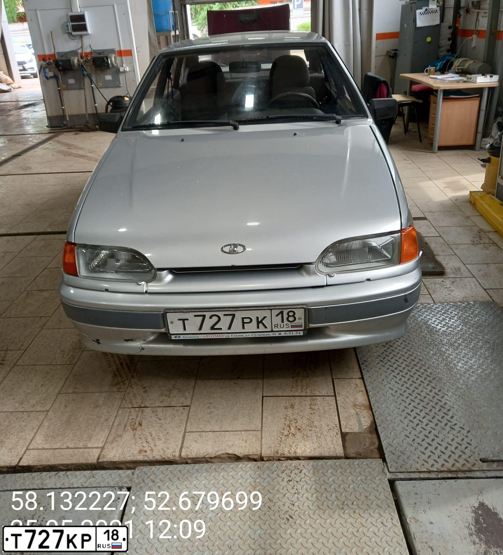 Фото автомобиля LADA 2114 SAMARA, 2005 — госномер Т727РК18. Цвет: СВЕТЛО-СЕРЕБРИСТЫЙ МЕТАЛЛ