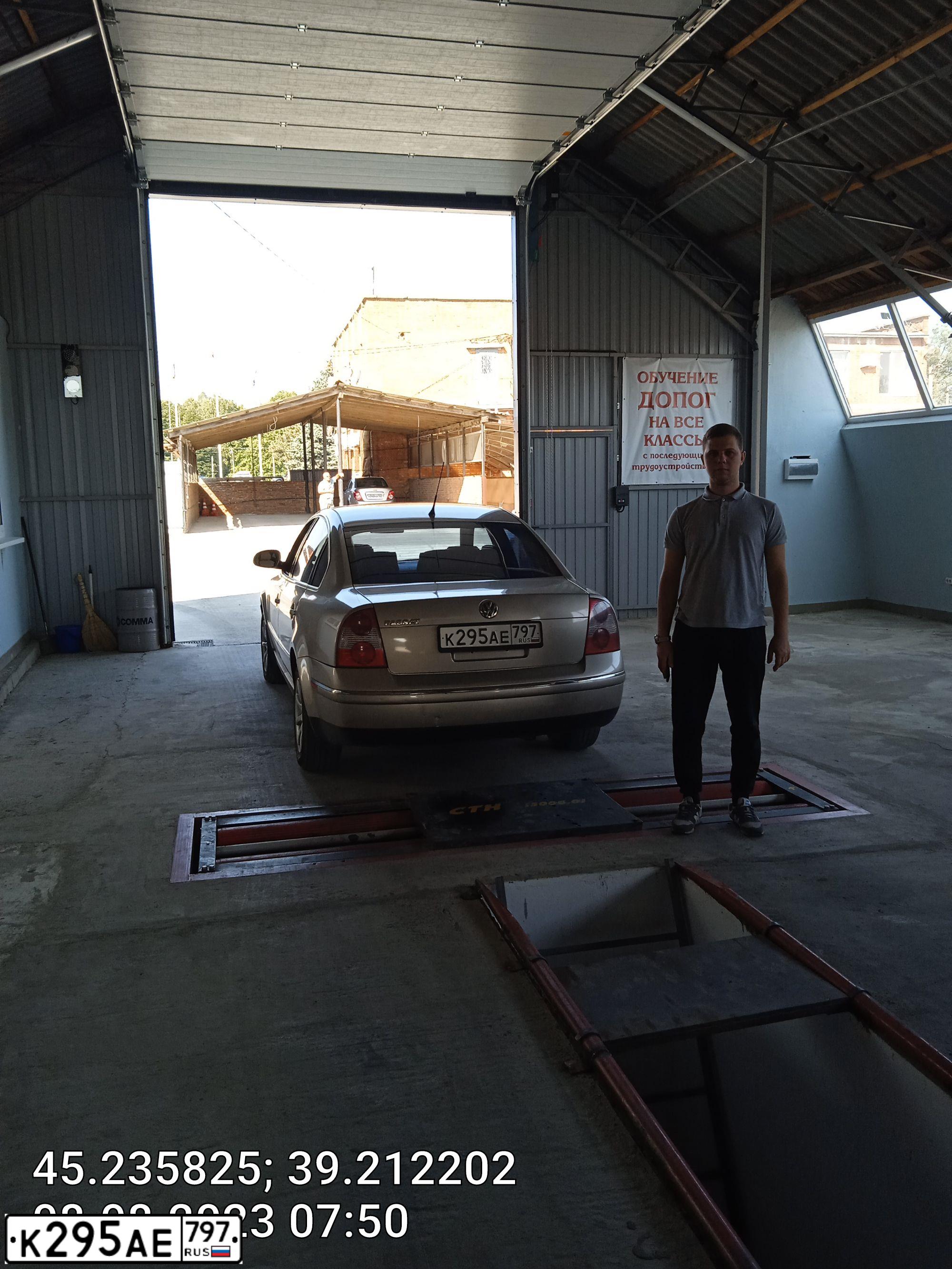 Фото автомобиля VOLKSWAGEN PASSAT, 2004 — госномер В873ТК193. Цвет: ЖЕЛТЫЙ (ЗОЛОТИСТЫЙ)