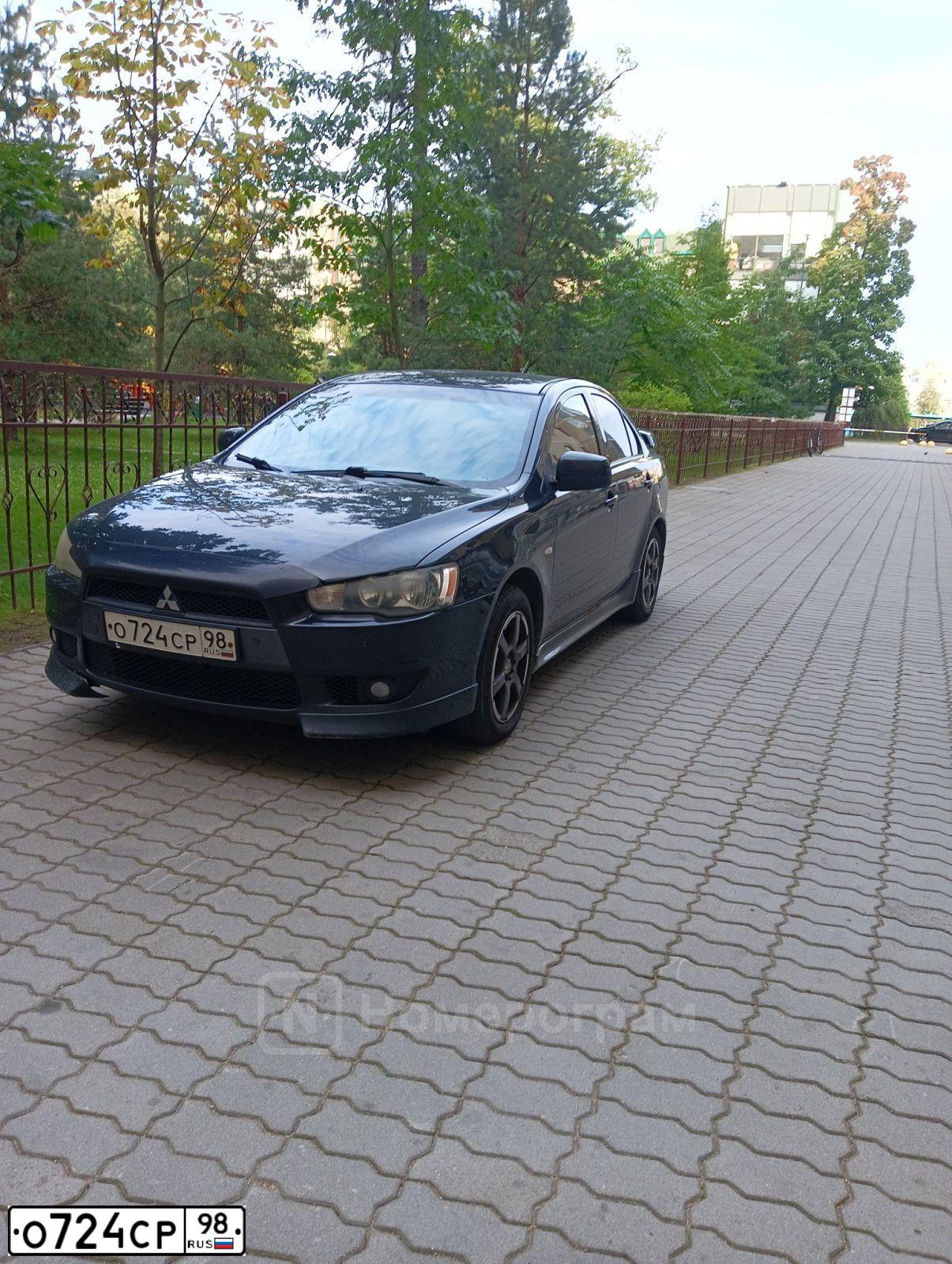 Фото автомобиля MITSUBISHI LANCER, 2007 — госномер О724СР98. Цвет: ЧЕРНЫЙ