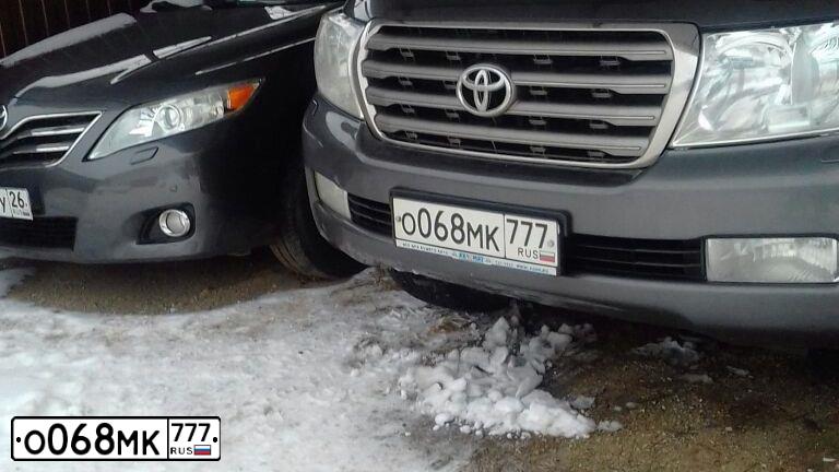 Фото автомобиля TOYOTA LANDCRUISER 200, 2010 — госномер У784УК72. Цвет: СЕРЫЙ