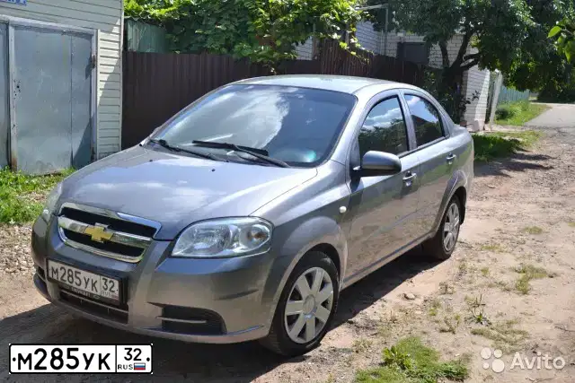 Фото автомобиля CHEVROLET AVEO, 2006 — госномер М285УК32. Цвет: СЕРЫЙ