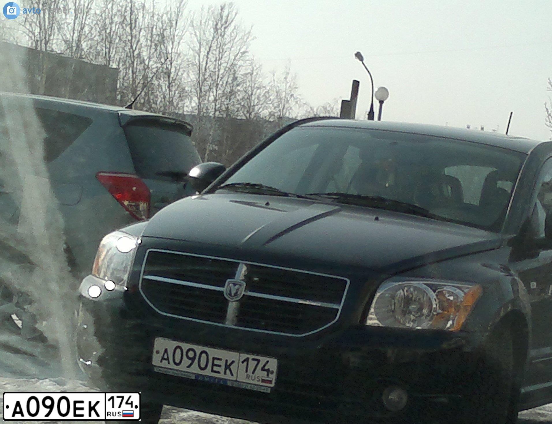 Фото автомобиля DODGE CALIBER, 2008 — госномер А090ЕК174. Цвет: ЧЕРНЫЙ
