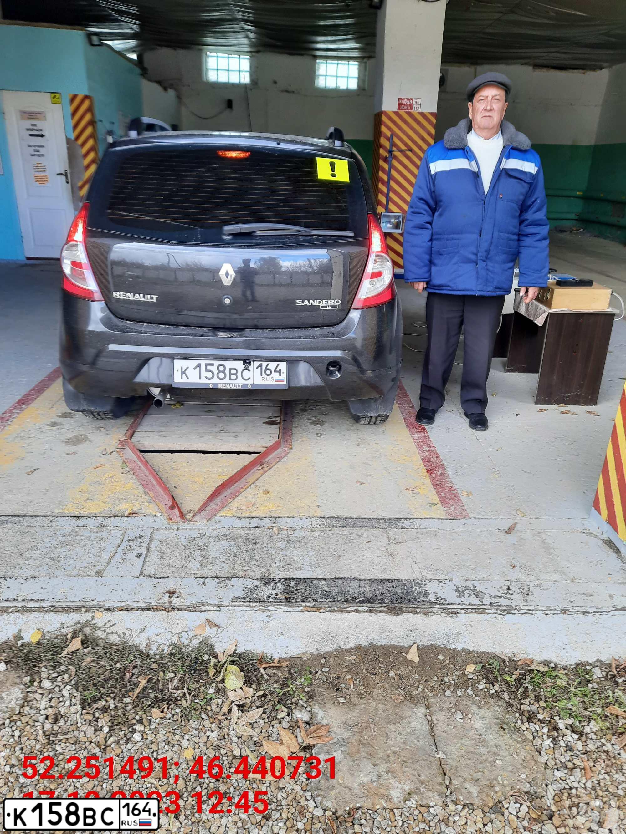 Фото автомобиля RENAULT T SANDERO, 2011 — госномер М184АК164. Цвет: ЧЕРНЫЙ