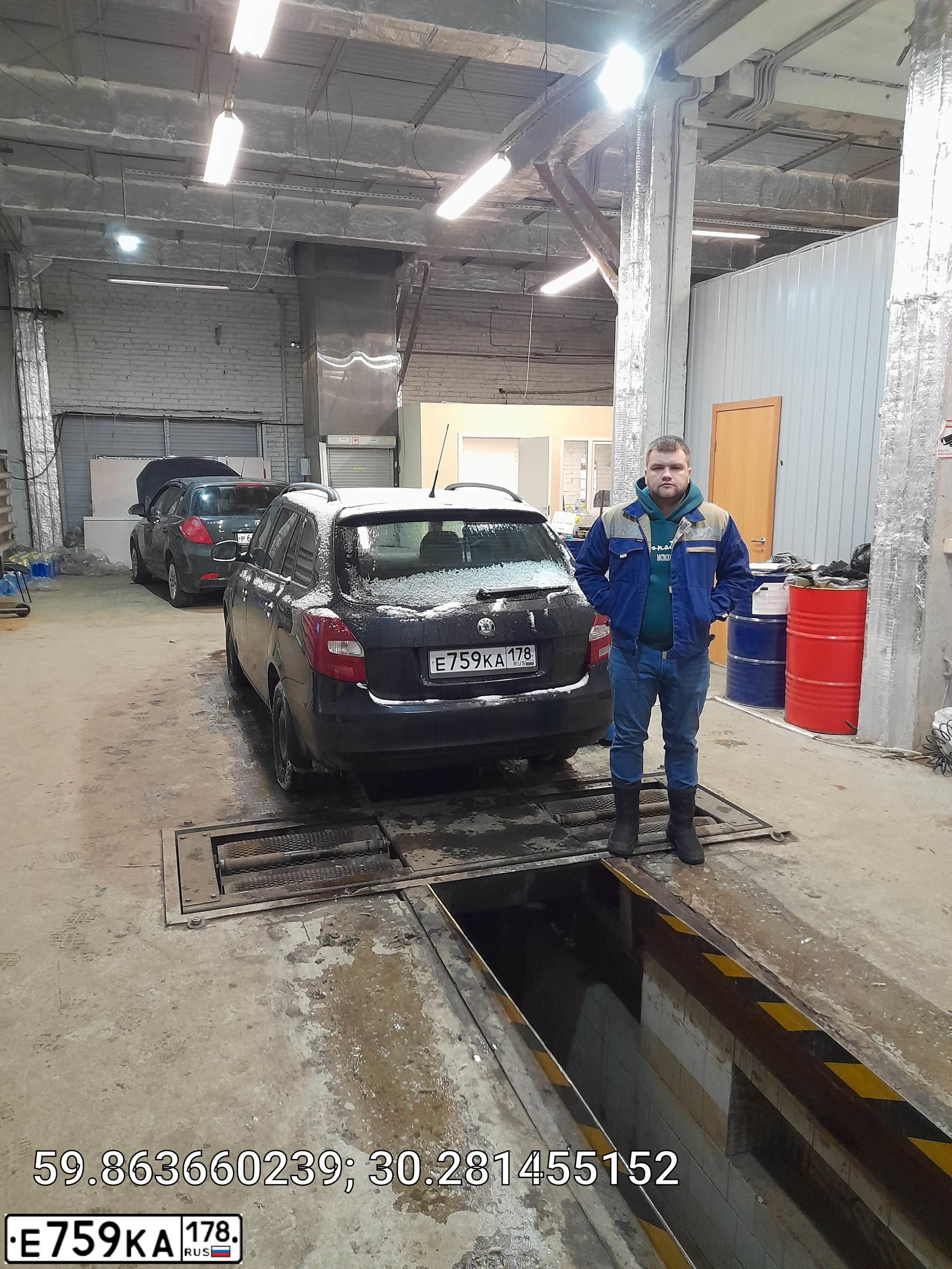 Фото автомобиля SKODA FABIA, 2010 — госномер К255СН147. Цвет: ЧЕРНЫЙ