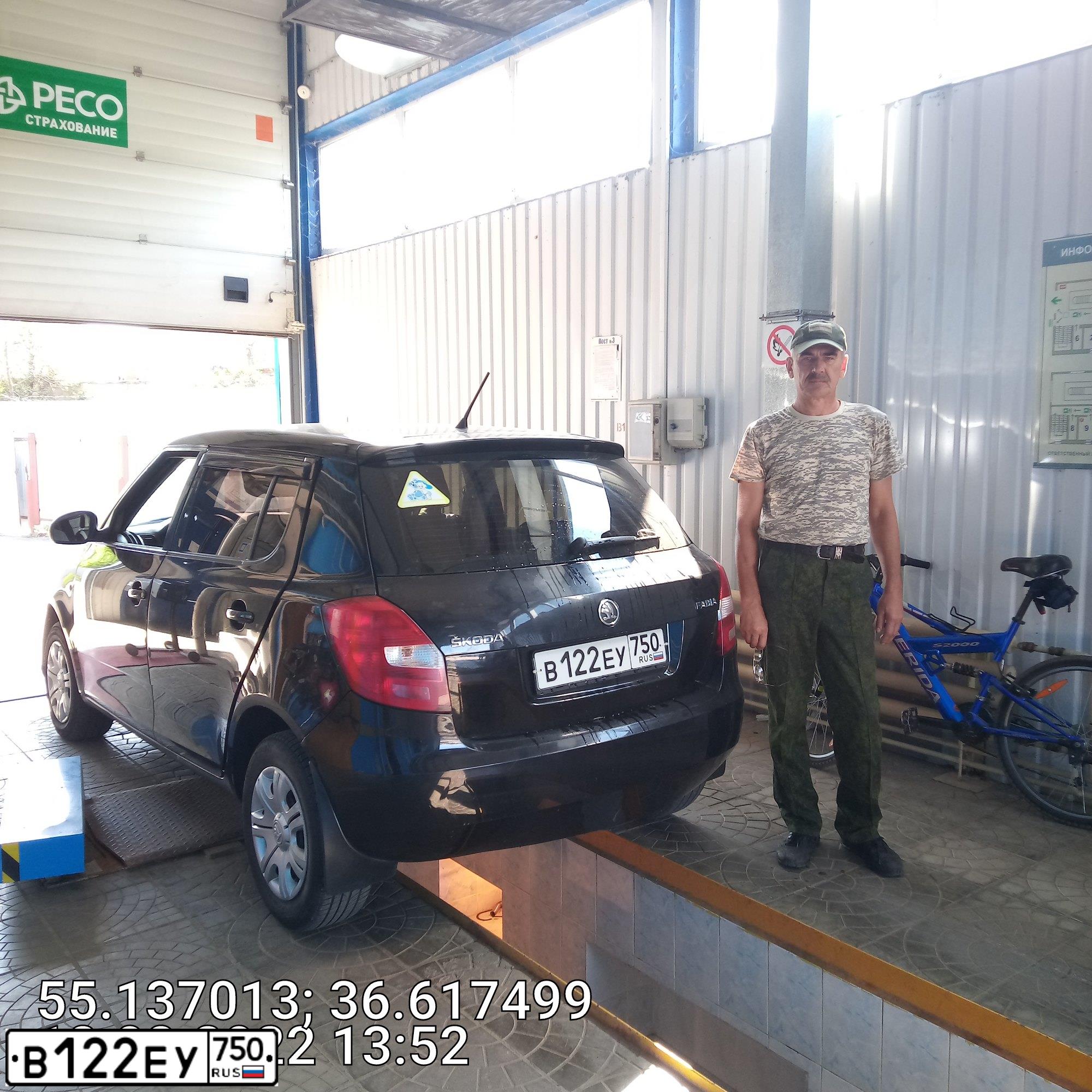 Фото автомобиля SKODA FABIA, 2013 — госномер В122ЕУ750. Цвет: ЧЕРНЫЙ