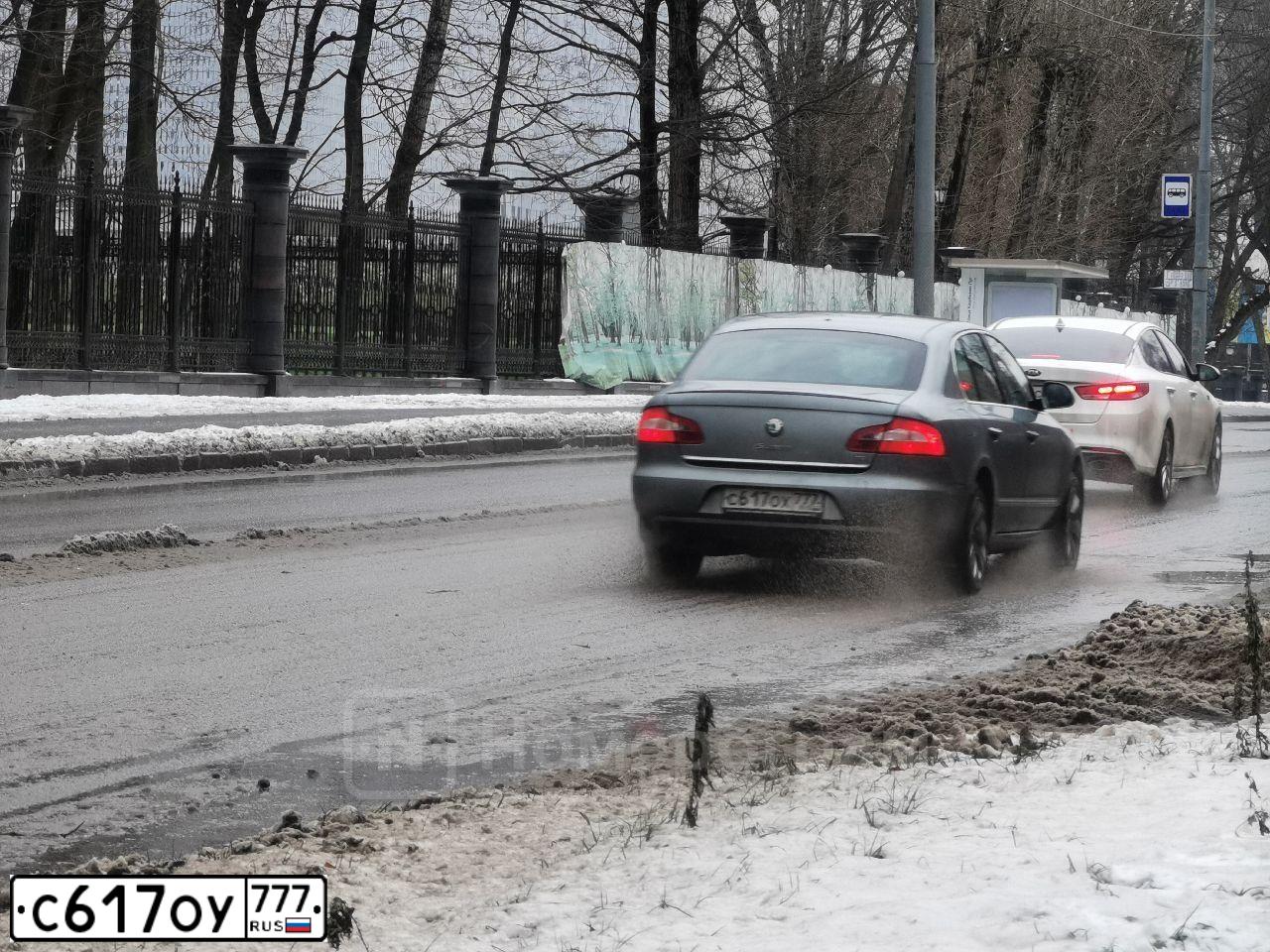 Фото автомобиля VOLKSWAGEN PASSAT, 2013 — госномер В020РВ750. Цвет: Белый