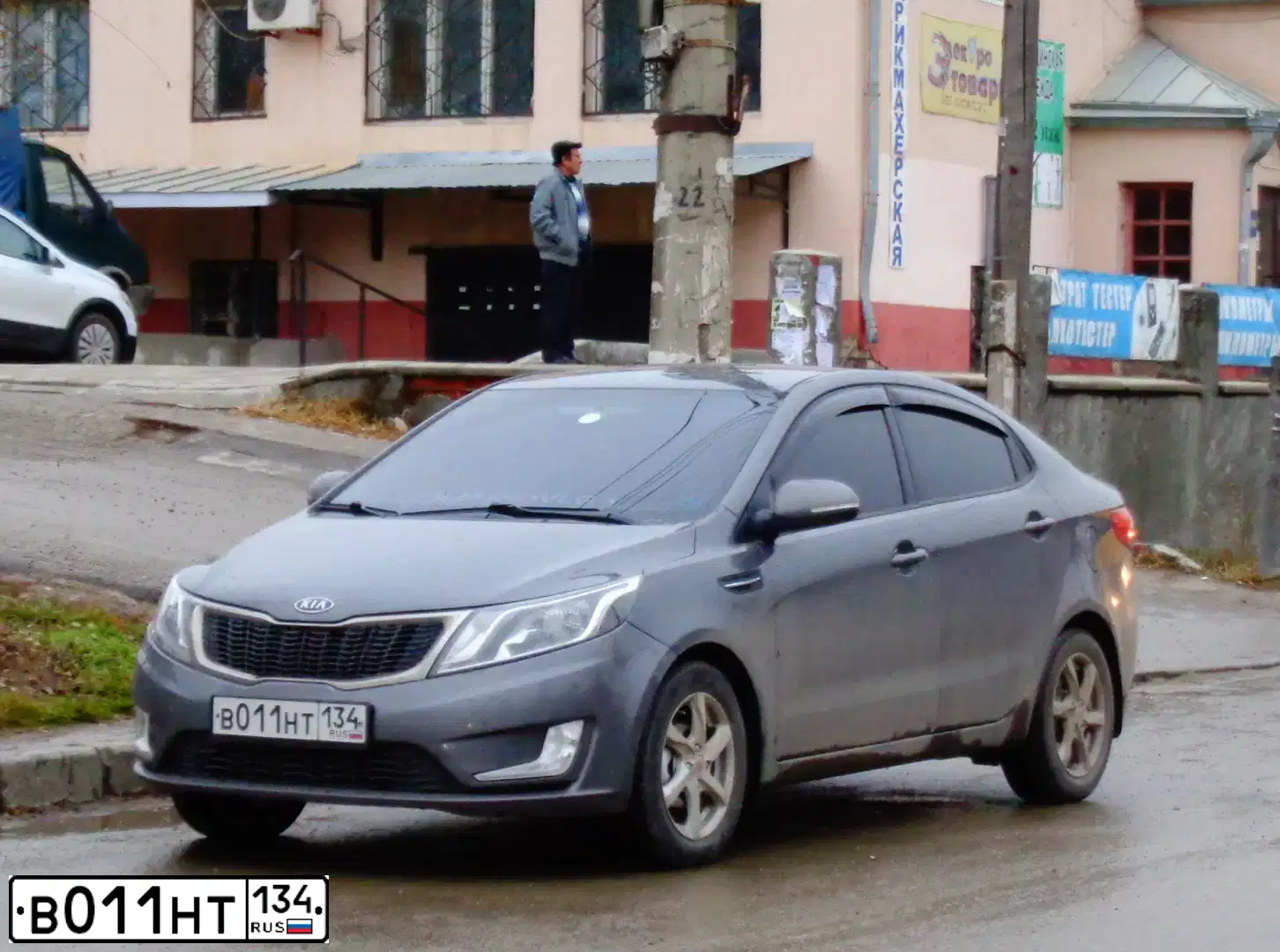 Фото автомобиля KIA RIO, 2012 — госномер Н767ОК134. Цвет: СЕРЫЙ