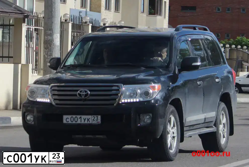 Фото автомобиля TOYOTA LANDCRUISER 200, 2015 — госномер В193ВМ62. Цвет: ЧЕРНЫЙ