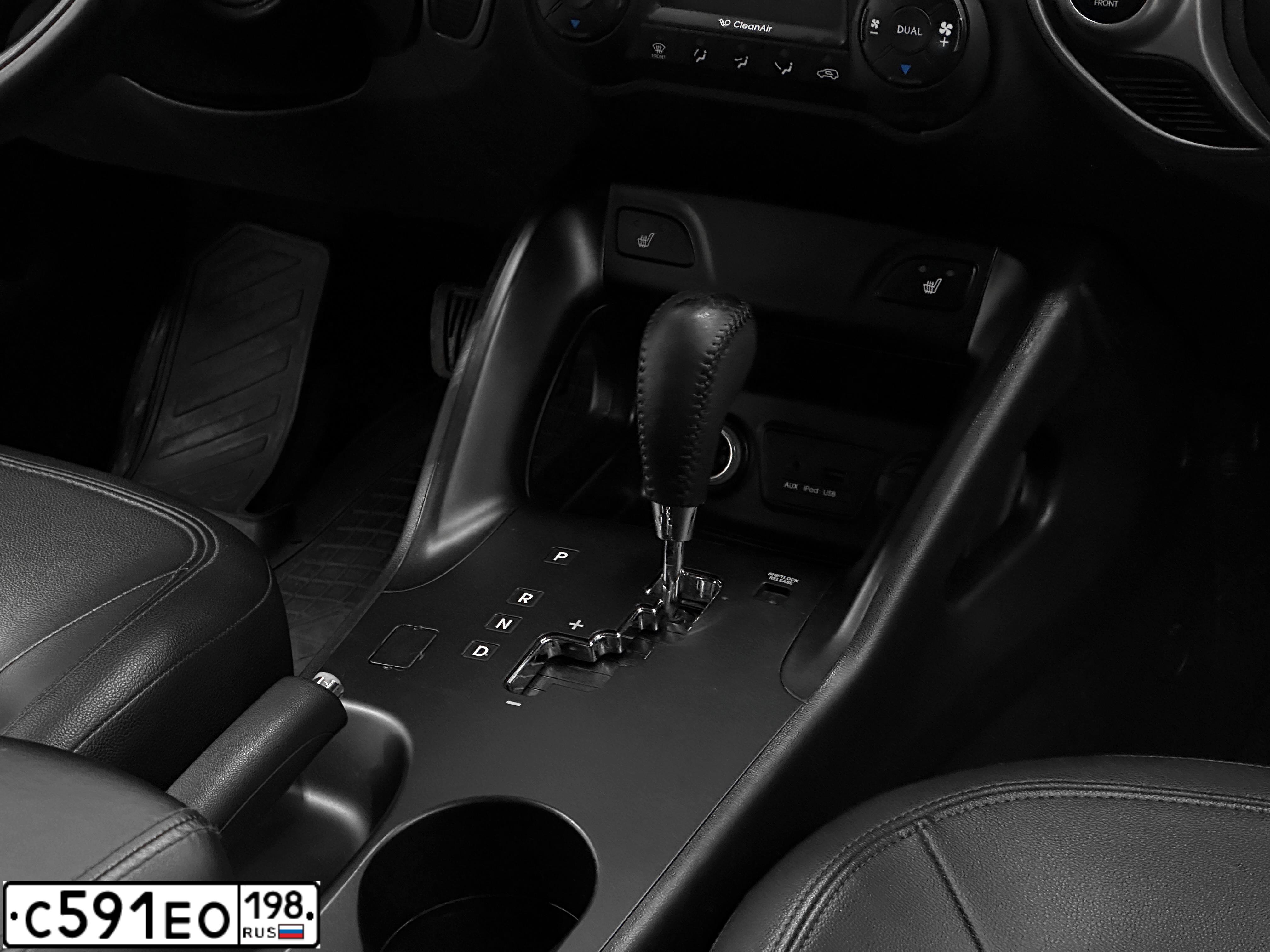 Фото автомобиля HYUNDAI IX35, 2011 — госномер М376ХР174. Цвет: ЧЕРНЫЙ